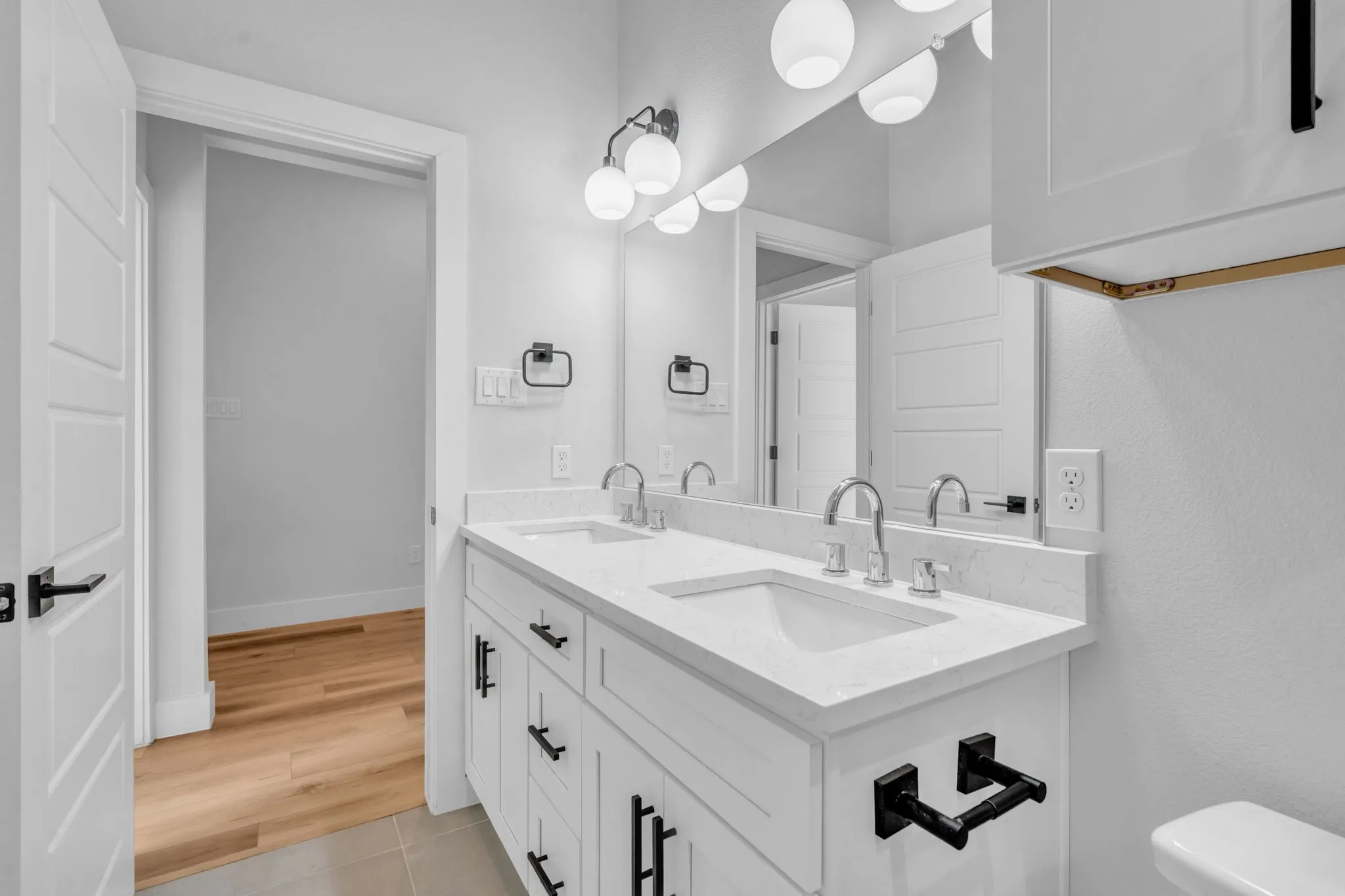 Single Family Residence For Sale in Dallas County , 2731 Maurine F. Bailey Way, Dallas, Texas 75215, 3 Bedroom, 3 Bathroom, 2 Garage spaces, 1,650 Sqft, built in 2023, mls#21397668, Real Estate Agent in Dallas, Homes For Sale in Dallas county, Homes For Sale in Dallas, Realtor in Dallas Texas, Real Estate Brokerage Independent Realty Texas, Luminita Cordes Realtor