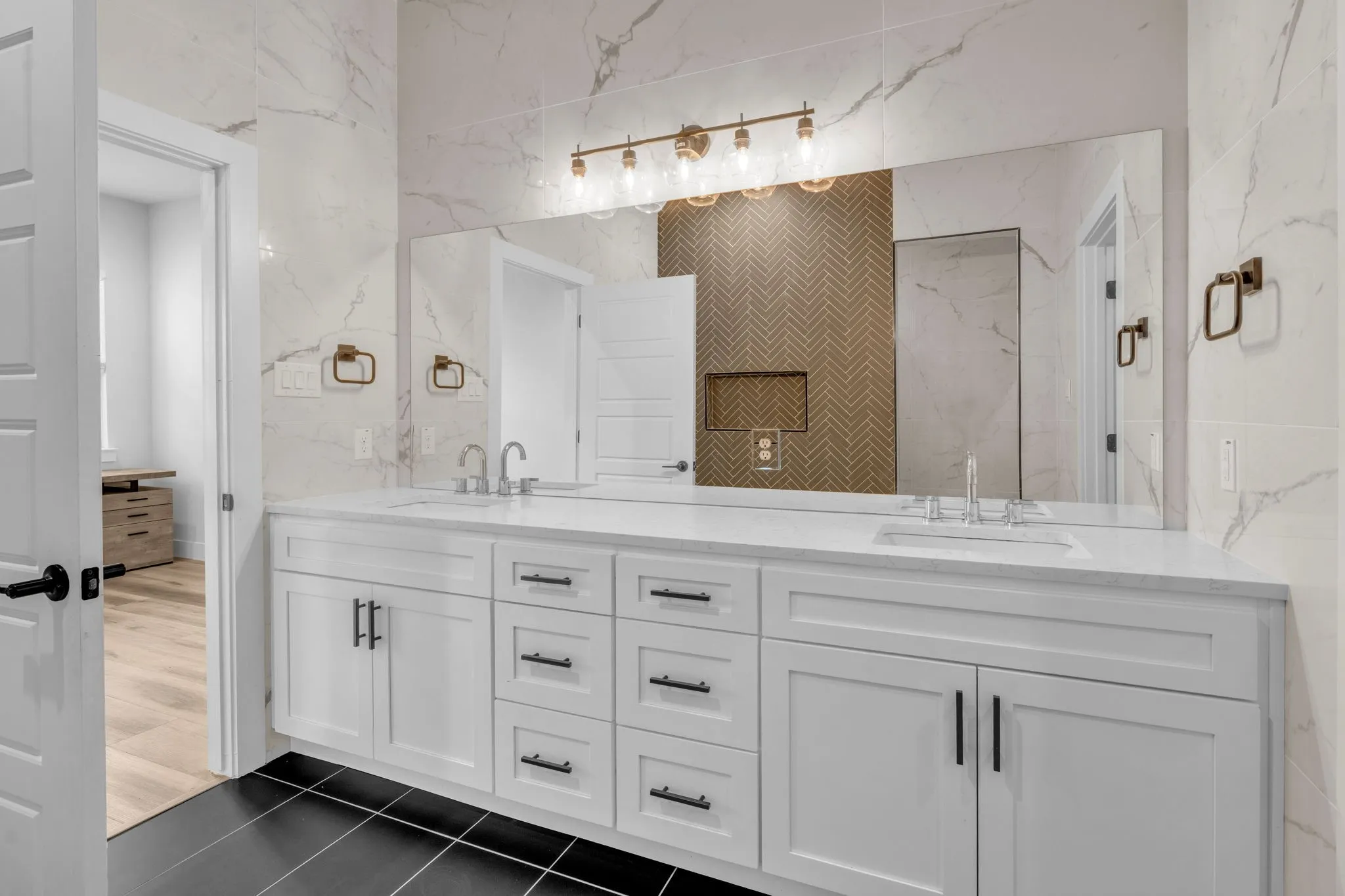 Single Family Residence For Sale in Dallas County , 2731 Maurine F. Bailey Way, Dallas, Texas 75215, 3 Bedroom, 3 Bathroom, 2 Garage spaces, 1,650 Sqft, built in 2023, mls#21397668, Real Estate Agent in Dallas, Homes For Sale in Dallas county, Homes For Sale in Dallas, Realtor in Dallas Texas, Real Estate Brokerage Independent Realty Texas, Luminita Cordes Realtor