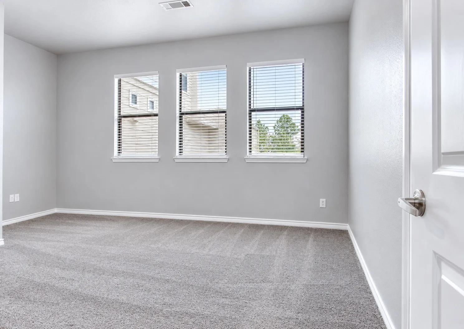 Townhouse For Rent in Tarrant County , 1209 Beaconsfield Lane 506, Arlington, Texas 76011, 3 Bedroom, 3 Bathroom, 2 Garage spaces, 2,334 Sqft, built in 2018, mls#21398015, Real Estate Agent in Arlington, Homes For Rent in Tarrant county, Homes For Rent in Arlington, Realtor in Arlington Texas, Real Estate Brokerage Independent Realty Texas, Luminita Cordes Realtor