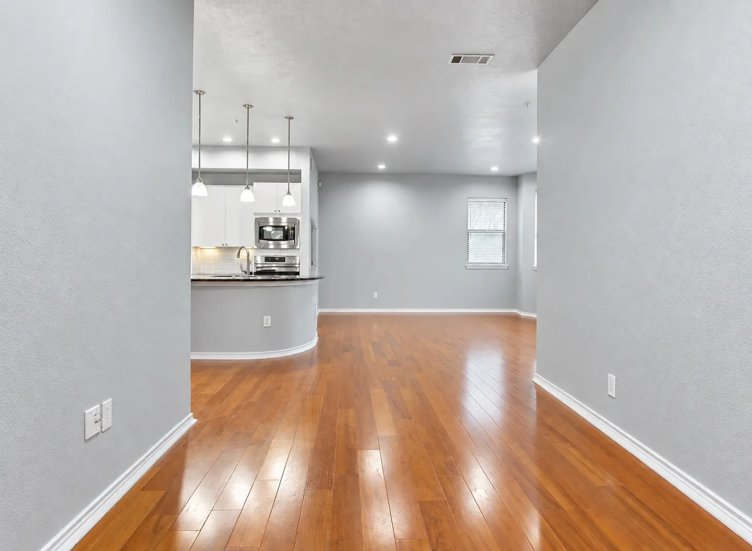 Townhouse For Rent in Tarrant County , 1209 Beaconsfield Lane 506, Arlington, Texas 76011, 3 Bedroom, 3 Bathroom, 2 Garage spaces, 2,334 Sqft, built in 2018, mls#21398015, Real Estate Agent in Arlington, Homes For Rent in Tarrant county, Homes For Rent in Arlington, Realtor in Arlington Texas, Real Estate Brokerage Independent Realty Texas, Luminita Cordes Realtor