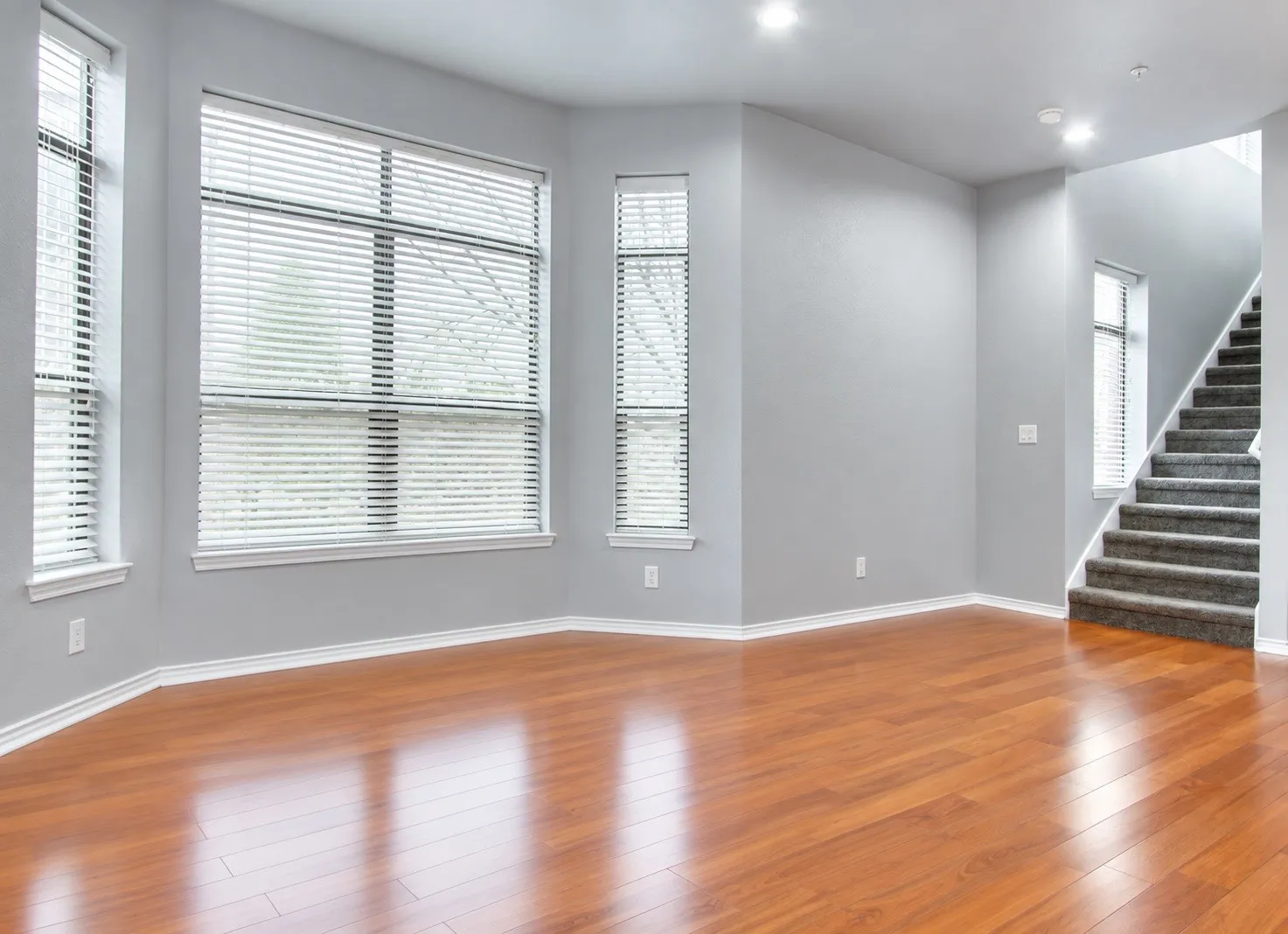 Townhouse For Rent in Tarrant County , 1209 Beaconsfield Lane 506, Arlington, Texas 76011, 3 Bedroom, 3 Bathroom, 2 Garage spaces, 2,334 Sqft, built in 2018, mls#21398015, Real Estate Agent in Arlington, Homes For Rent in Tarrant county, Homes For Rent in Arlington, Realtor in Arlington Texas, Real Estate Brokerage Independent Realty Texas, Luminita Cordes Realtor