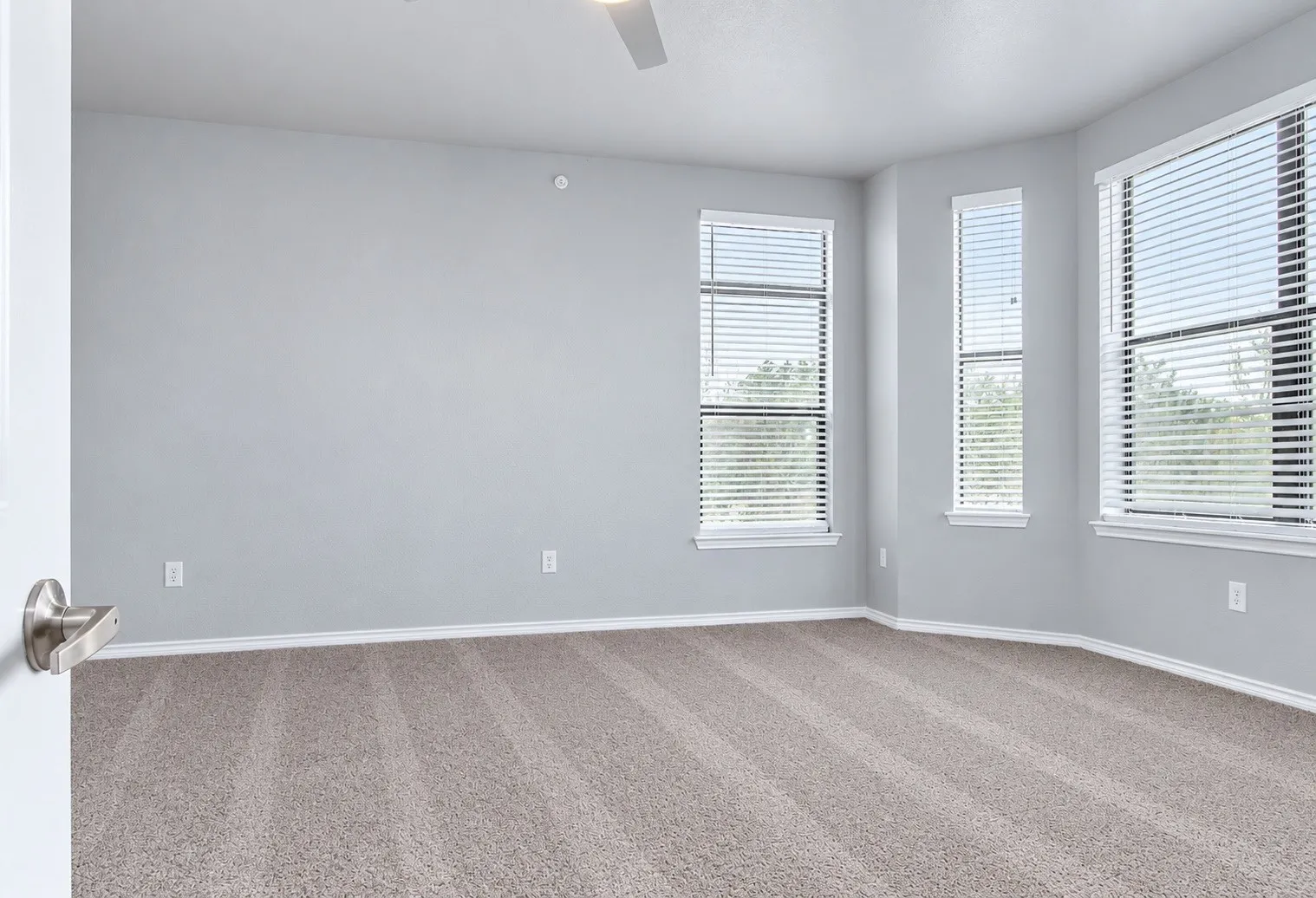Townhouse For Rent in Tarrant County , 1209 Beaconsfield Lane 506, Arlington, Texas 76011, 3 Bedroom, 3 Bathroom, 2 Garage spaces, 2,334 Sqft, built in 2018, mls#21398015, Real Estate Agent in Arlington, Homes For Rent in Tarrant county, Homes For Rent in Arlington, Realtor in Arlington Texas, Real Estate Brokerage Independent Realty Texas, Luminita Cordes Realtor