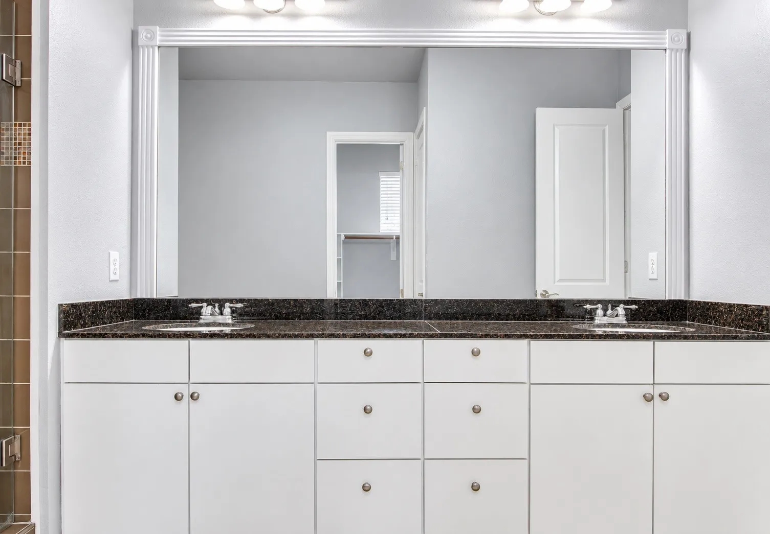 Townhouse For Rent in Tarrant County , 1209 Beaconsfield Lane 506, Arlington, Texas 76011, 3 Bedroom, 3 Bathroom, 2 Garage spaces, 2,334 Sqft, built in 2018, mls#21398015, Real Estate Agent in Arlington, Homes For Rent in Tarrant county, Homes For Rent in Arlington, Realtor in Arlington Texas, Real Estate Brokerage Independent Realty Texas, Luminita Cordes Realtor