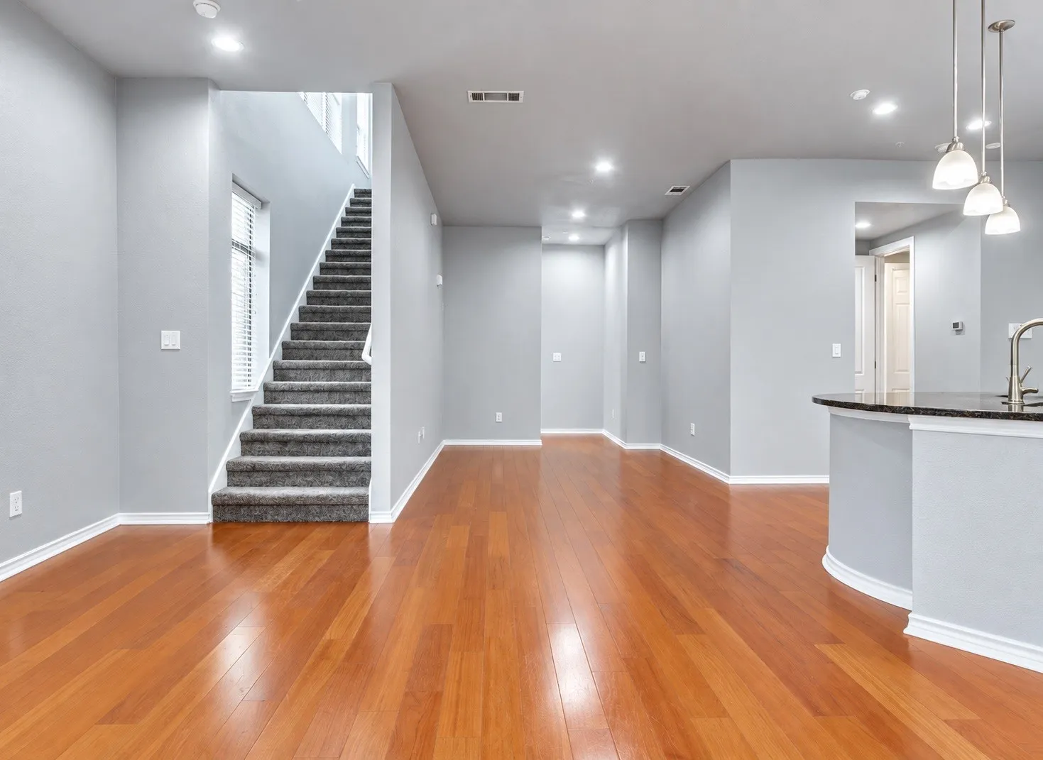Townhouse For Rent in Tarrant County , 1209 Beaconsfield Lane 506, Arlington, Texas 76011, 3 Bedroom, 3 Bathroom, 2 Garage spaces, 2,334 Sqft, built in 2018, mls#21398015, Real Estate Agent in Arlington, Homes For Rent in Tarrant county, Homes For Rent in Arlington, Realtor in Arlington Texas, Real Estate Brokerage Independent Realty Texas, Luminita Cordes Realtor