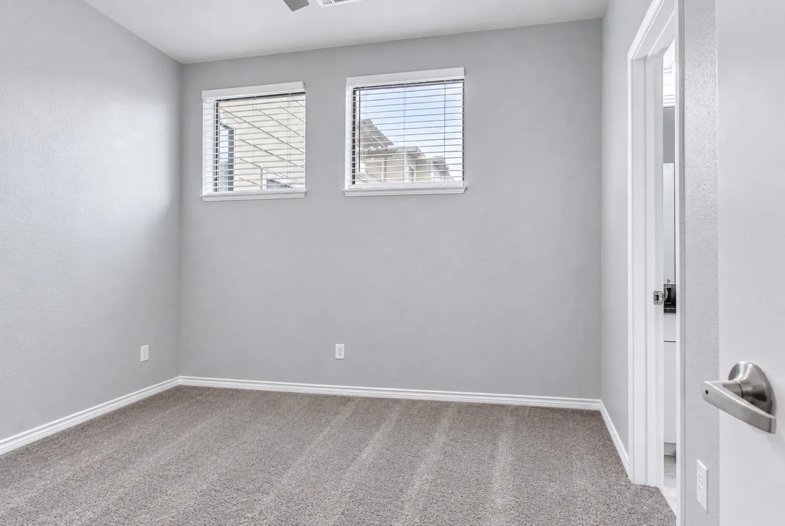 Townhouse For Rent in Tarrant County , 1209 Beaconsfield Lane 506, Arlington, Texas 76011, 3 Bedroom, 3 Bathroom, 2 Garage spaces, 2,334 Sqft, built in 2018, mls#21398015, Real Estate Agent in Arlington, Homes For Rent in Tarrant county, Homes For Rent in Arlington, Realtor in Arlington Texas, Real Estate Brokerage Independent Realty Texas, Luminita Cordes Realtor