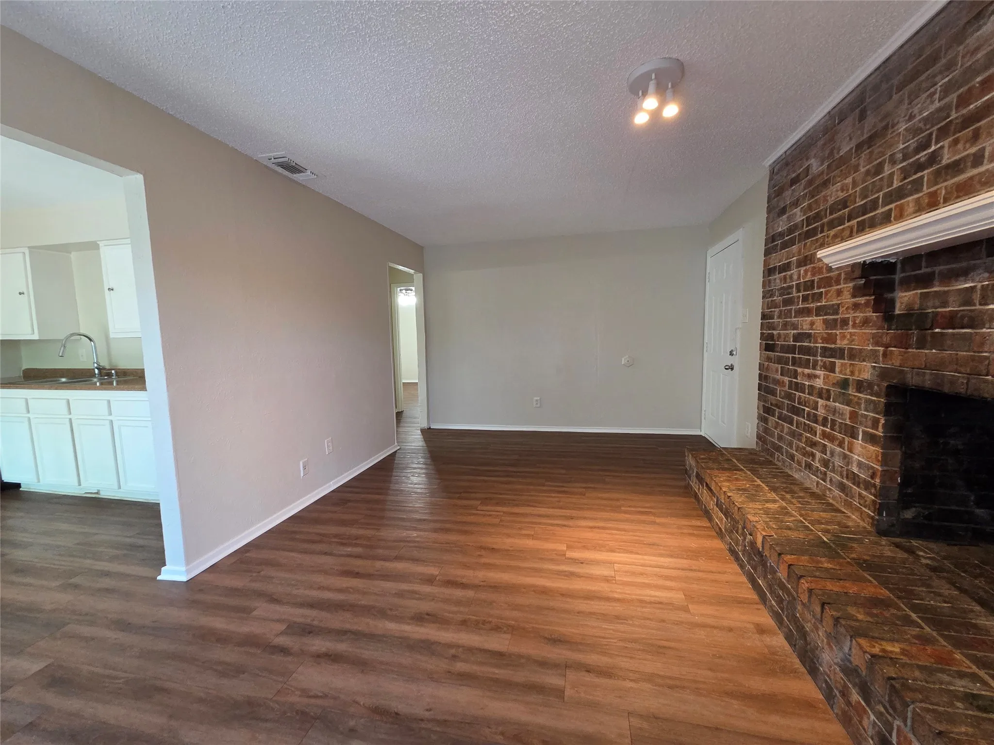 Duplex For Rent in Dallas County , 506 E Simonds Road, Seagoville, Texas 75159, 2 Bedroom, 1 Bathroom, Garage spaces, 912 Sqft, built in 1980, mls#21397594, Real Estate Agent in Seagoville, Homes For Rent in Dallas county, Homes For Rent in Seagoville, Realtor in Seagoville Texas, Real Estate Brokerage Independent Realty Texas, Luminita Cordes Realtor
