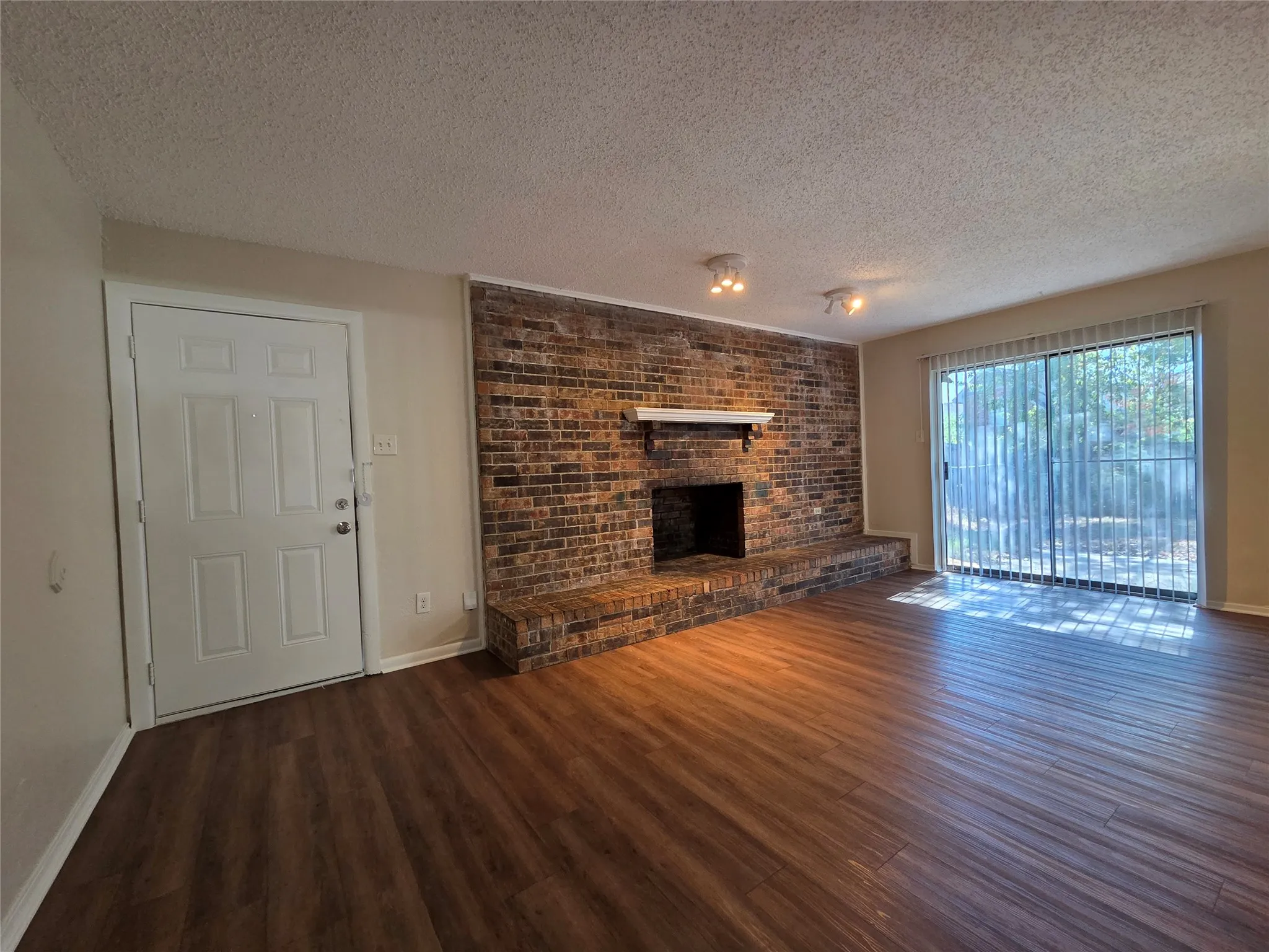 Duplex For Rent