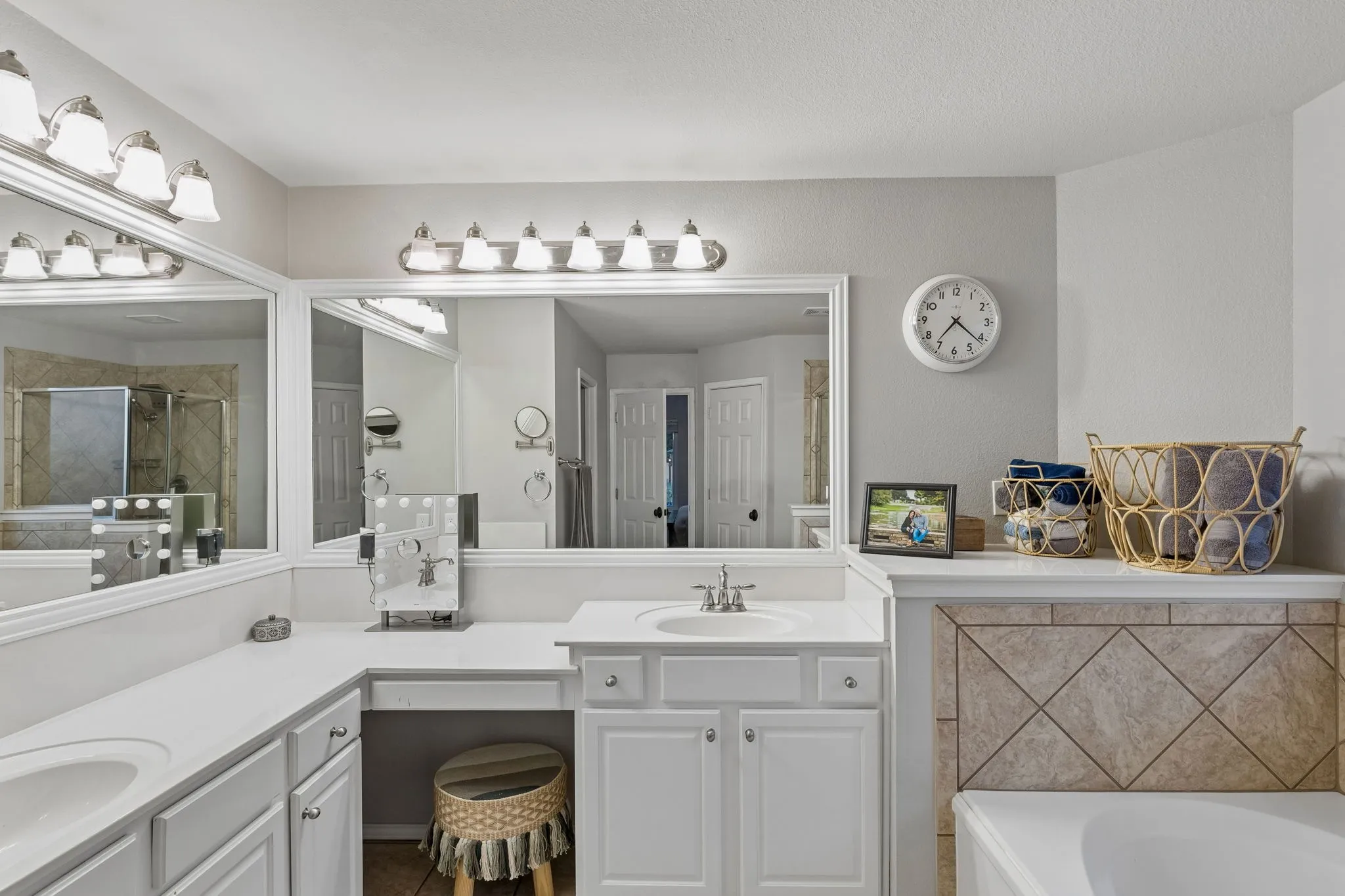 Single Family Residence For Sale in Tarrant County , 10404 Bear Creek Trail, Fort Worth, Texas 76244, 4 Bedroom, 3 Bathroom, 2 Garage spaces, 2,264 Sqft, built in 2004, mls#21398024, Real Estate Agent in Fort Worth, Homes For Sale in Tarrant county, Homes For Sale in Fort Worth, Realtor in Fort Worth Texas, Real Estate Brokerage Independent Realty Texas, Luminita Cordes Realtor