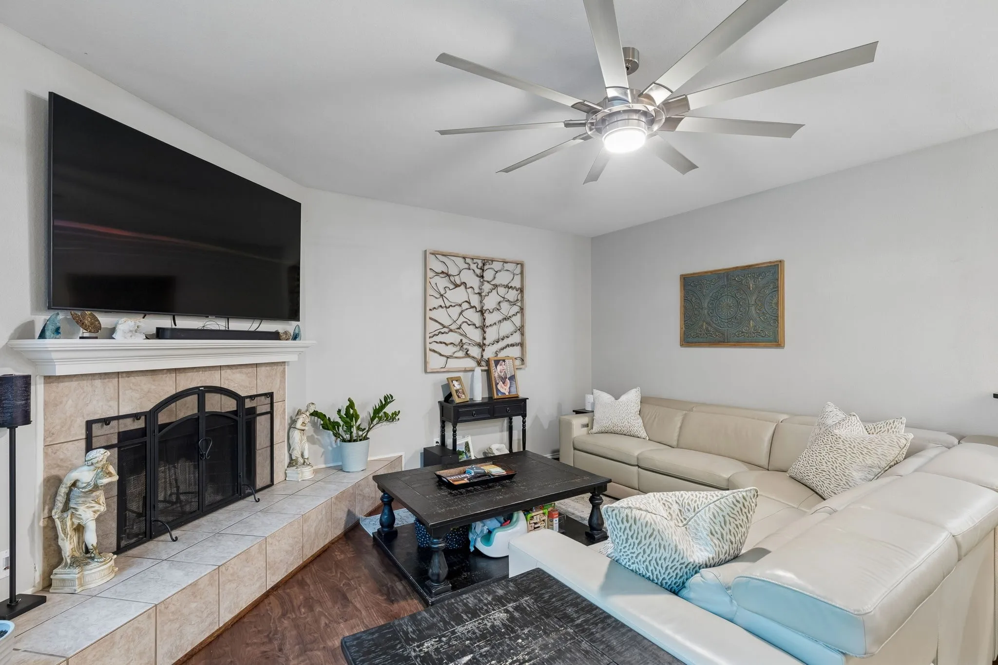 Single Family Residence For Sale in Tarrant County , 10404 Bear Creek Trail, Fort Worth, Texas 76244, 4 Bedroom, 3 Bathroom, 2 Garage spaces, 2,264 Sqft, built in 2004, mls#21398024, Real Estate Agent in Fort Worth, Homes For Sale in Tarrant county, Homes For Sale in Fort Worth, Realtor in Fort Worth Texas, Real Estate Brokerage Independent Realty Texas, Luminita Cordes Realtor
