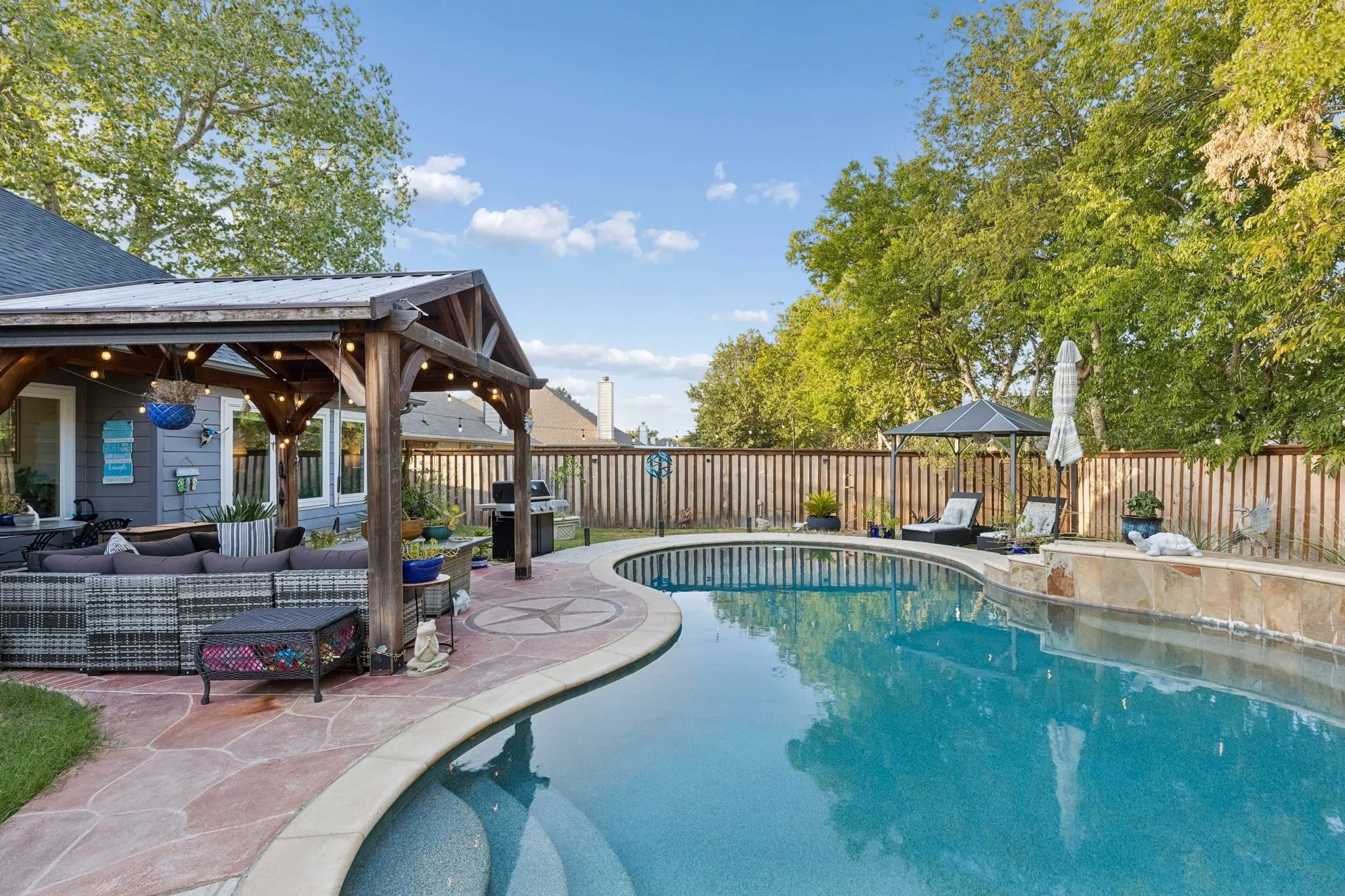 Single Family Residence For Sale in Tarrant County , 10404 Bear Creek Trail, Fort Worth, Texas 76244, 4 Bedroom, 3 Bathroom, 2 Garage spaces, 2,264 Sqft, built in 2004, mls#21398024, Real Estate Agent in Fort Worth, Homes For Sale in Tarrant county, Homes For Sale in Fort Worth, Realtor in Fort Worth Texas, Real Estate Brokerage Independent Realty Texas, Luminita Cordes Realtor