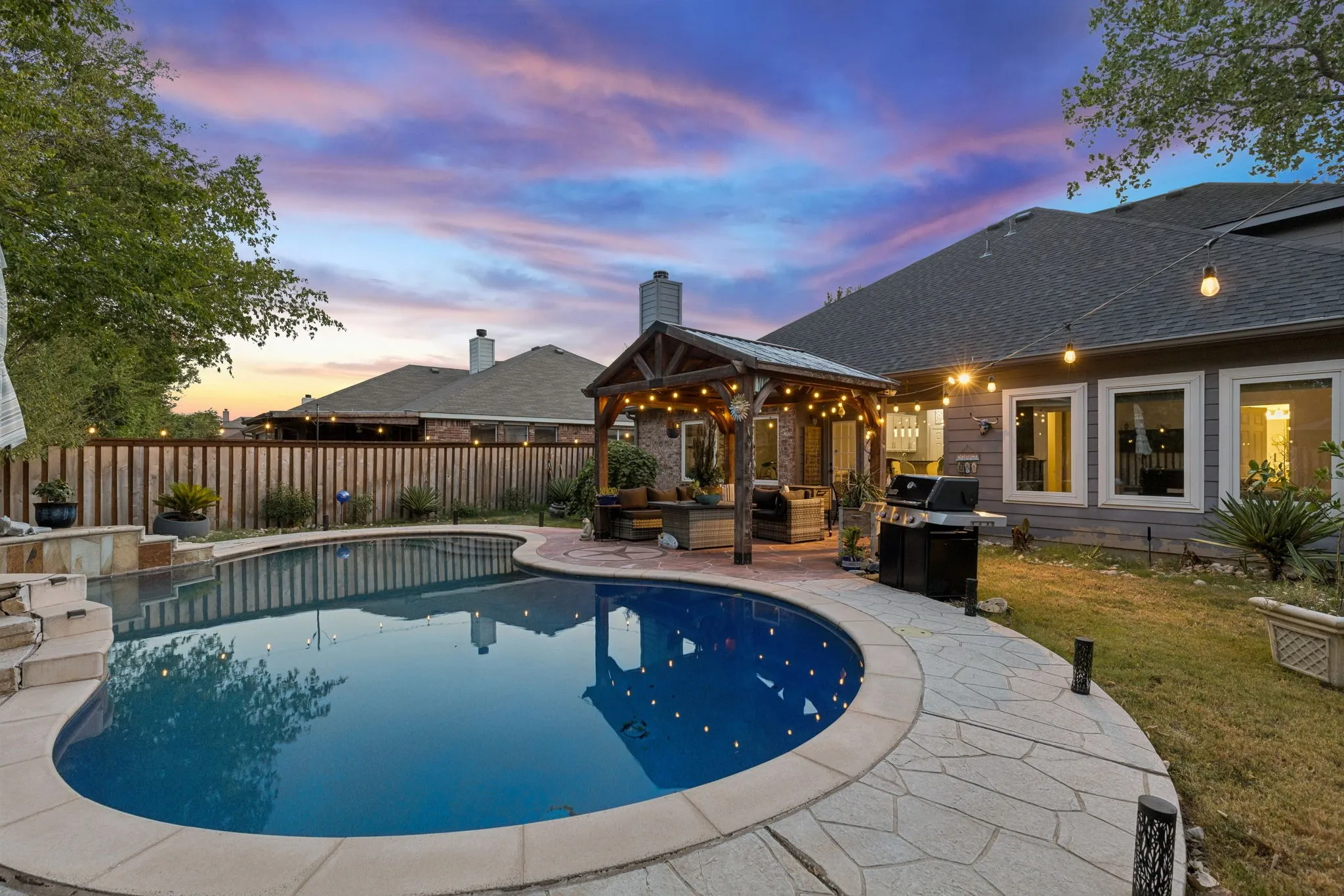 Single Family Residence For Sale in Tarrant County , 10404 Bear Creek Trail, Fort Worth, Texas 76244, 4 Bedroom, 3 Bathroom, 2 Garage spaces, 2,264 Sqft, built in 2004, mls#21398024, Real Estate Agent in Fort Worth, Homes For Sale in Tarrant county, Homes For Sale in Fort Worth, Realtor in Fort Worth Texas, Real Estate Brokerage Independent Realty Texas, Luminita Cordes Realtor