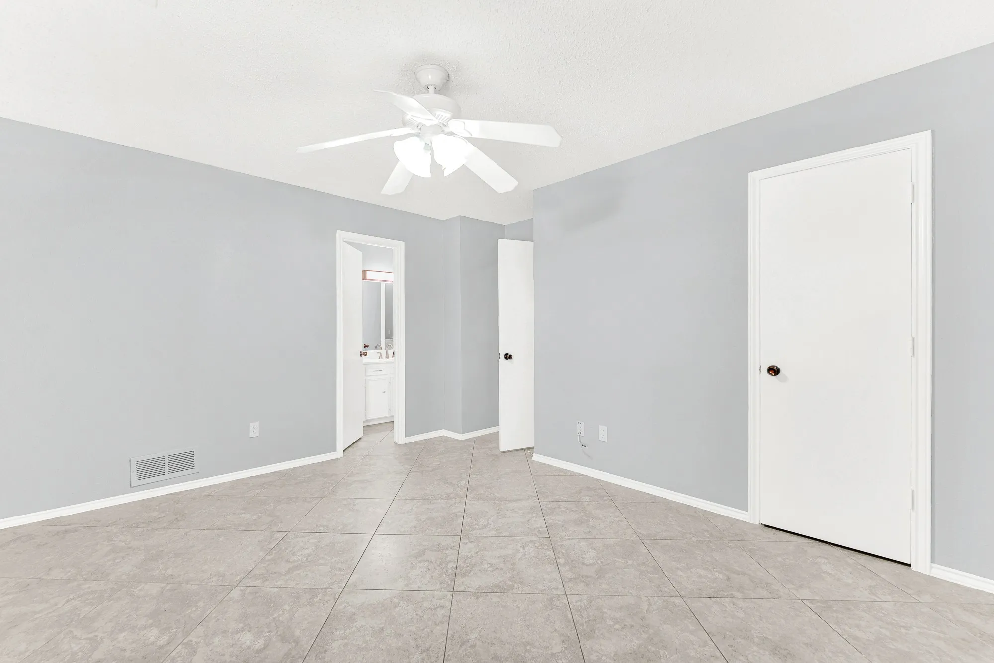Single Family Residence For Rent in Collin County , 4109 WHIPPOORWILL Lane, Plano, Texas 75093, 4 Bedroom, 3 Bathroom, 2 Garage spaces, 2,612 Sqft, built in 1982, mls#21396507, Real Estate Agent in Plano, Homes For Rent in Collin county, Homes For Rent in Plano, Realtor in Plano Texas, Real Estate Brokerage Independent Realty Texas, Luminita Cordes Realtor