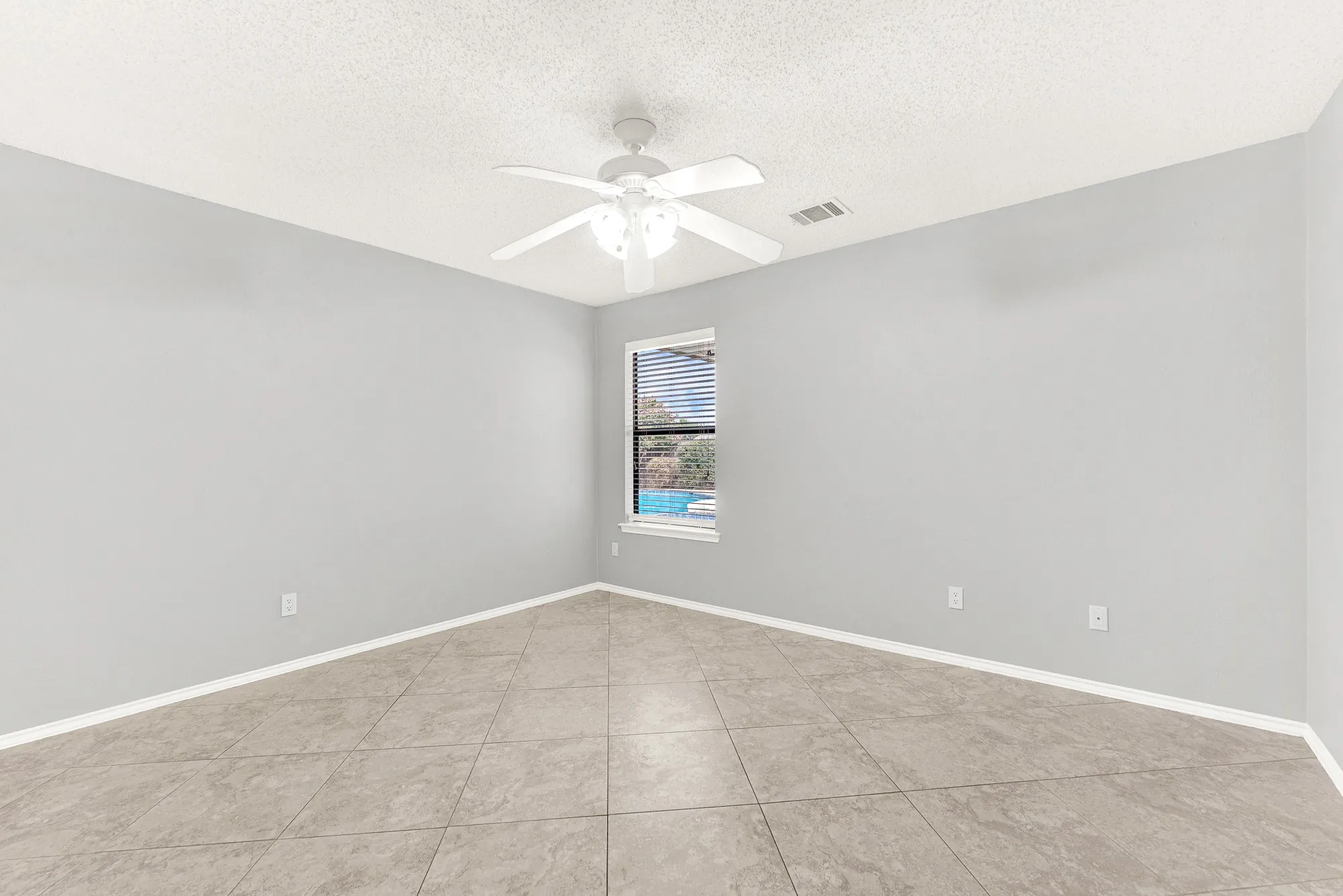 Single Family Residence For Rent in Collin County , 4109 WHIPPOORWILL Lane, Plano, Texas 75093, 4 Bedroom, 3 Bathroom, 2 Garage spaces, 2,612 Sqft, built in 1982, mls#21396507, Real Estate Agent in Plano, Homes For Rent in Collin county, Homes For Rent in Plano, Realtor in Plano Texas, Real Estate Brokerage Independent Realty Texas, Luminita Cordes Realtor