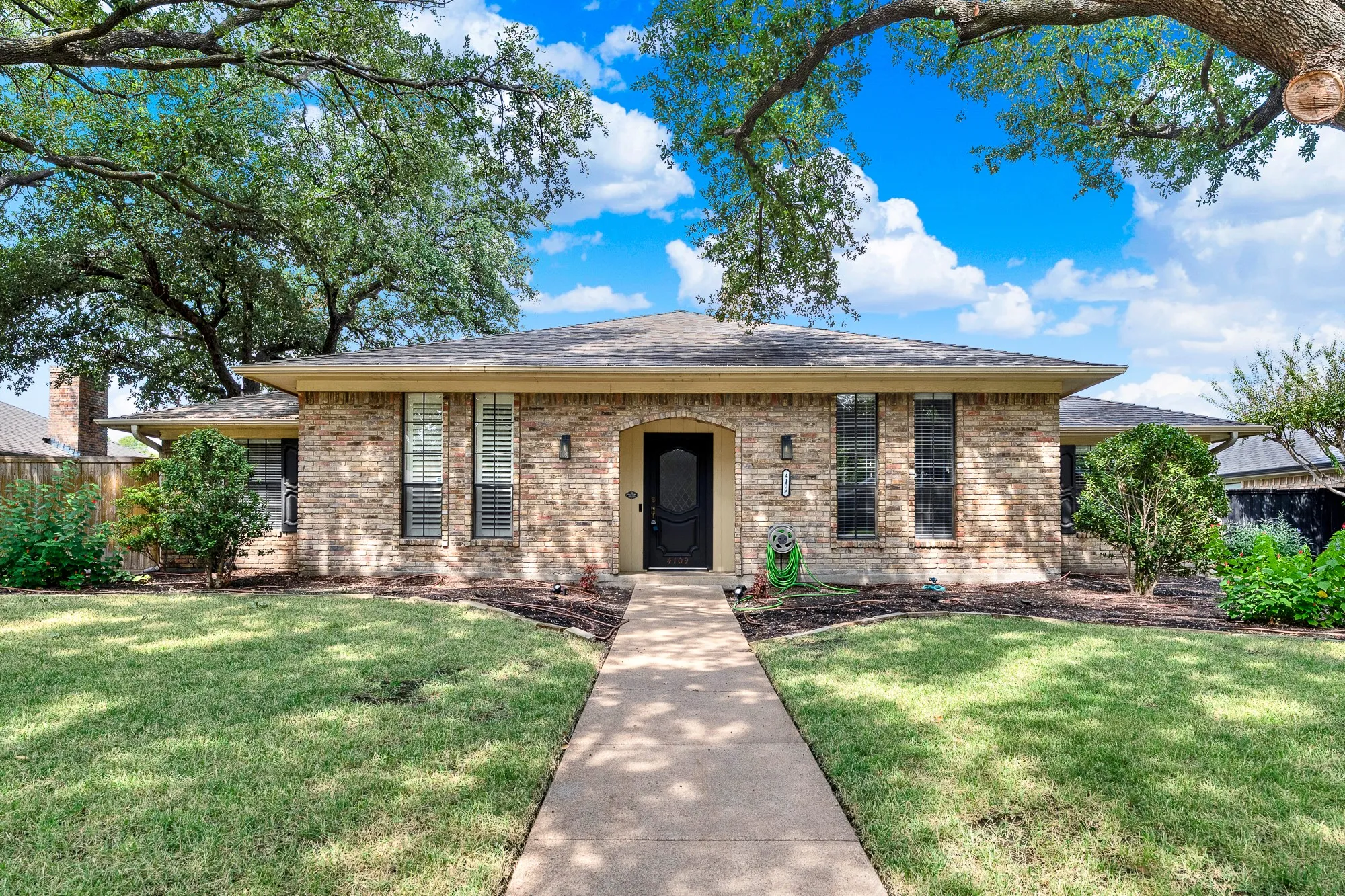 Single Family Residence For Rent in Collin County , 4109 WHIPPOORWILL Lane, Plano, Texas 75093, 4 Bedroom, 3 Bathroom, 2 Garage spaces, 2,612 Sqft, built in 1982, mls#21396507, Real Estate Agent in Plano, Homes For Rent in Collin county, Homes For Rent in Plano, Realtor in Plano Texas, Real Estate Brokerage Independent Realty Texas, Luminita Cordes Realtor