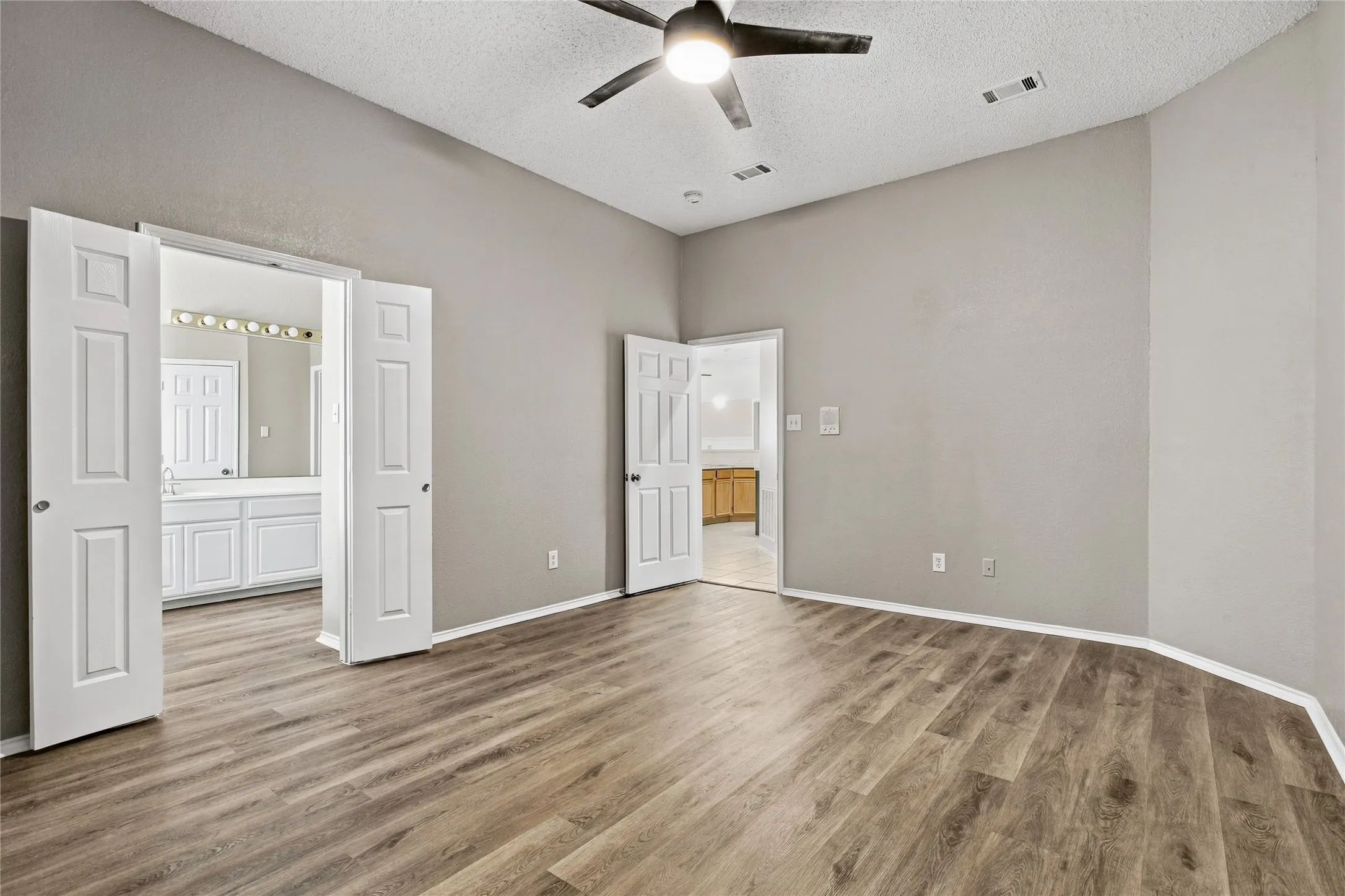 Single Family Residence For Sale in Collin County , 9510 Prestmont Place, Frisco, Texas 75035, 4 Bedroom, 2 Bathroom, 2 Garage spaces, 2,160 Sqft, built in 1995, mls#21393253, Real Estate Agent in Frisco, Homes For Sale in Collin county, Homes For Sale in Frisco, Realtor in Frisco Texas, Real Estate Brokerage Independent Realty Texas, Luminita Cordes Realtor