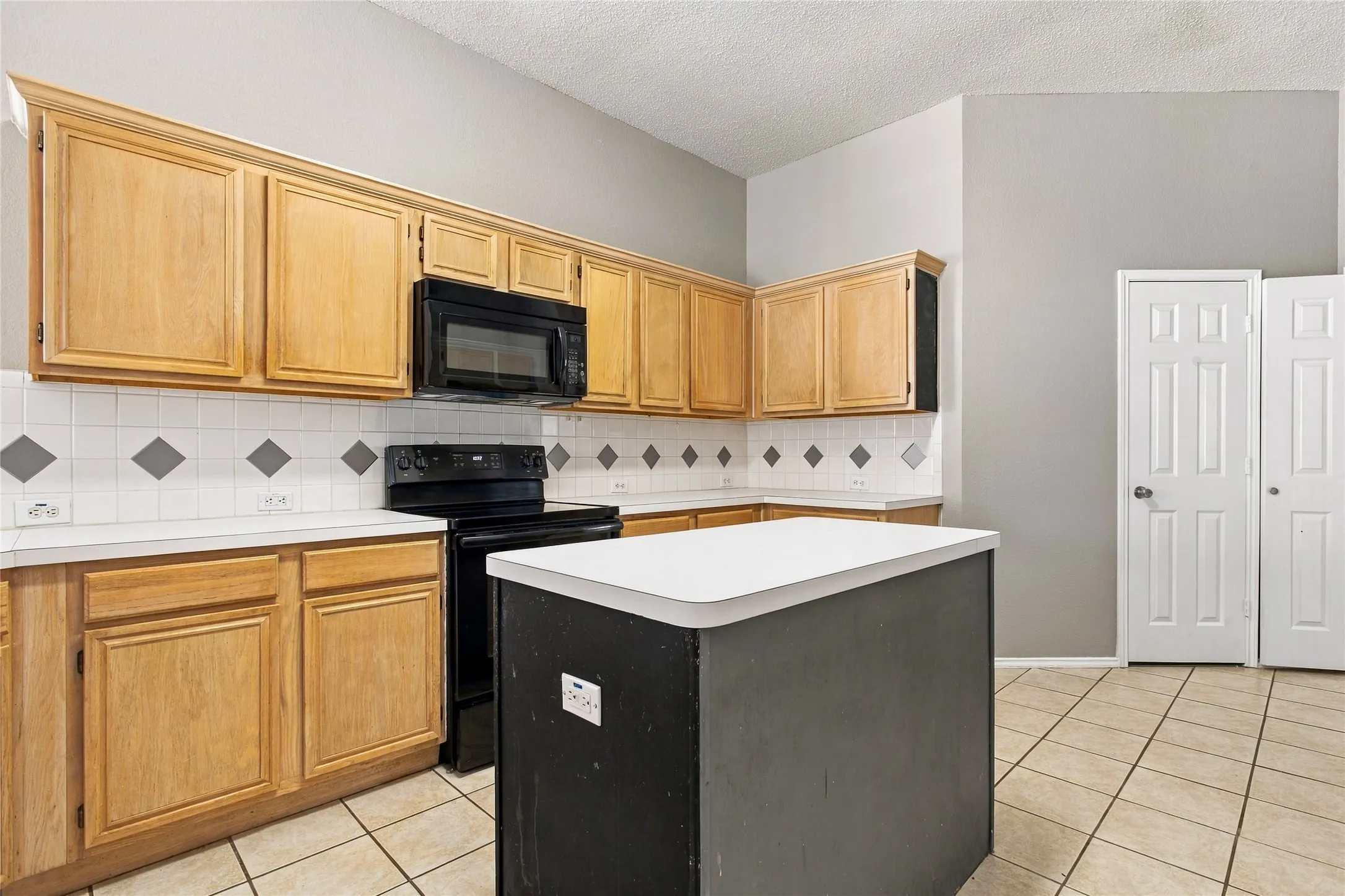 Single Family Residence For Sale in Collin County , 9510 Prestmont Place, Frisco, Texas 75035, 4 Bedroom, 2 Bathroom, 2 Garage spaces, 2,160 Sqft, built in 1995, mls#21393253, Real Estate Agent in Frisco, Homes For Sale in Collin county, Homes For Sale in Frisco, Realtor in Frisco Texas, Real Estate Brokerage Independent Realty Texas, Luminita Cordes Realtor