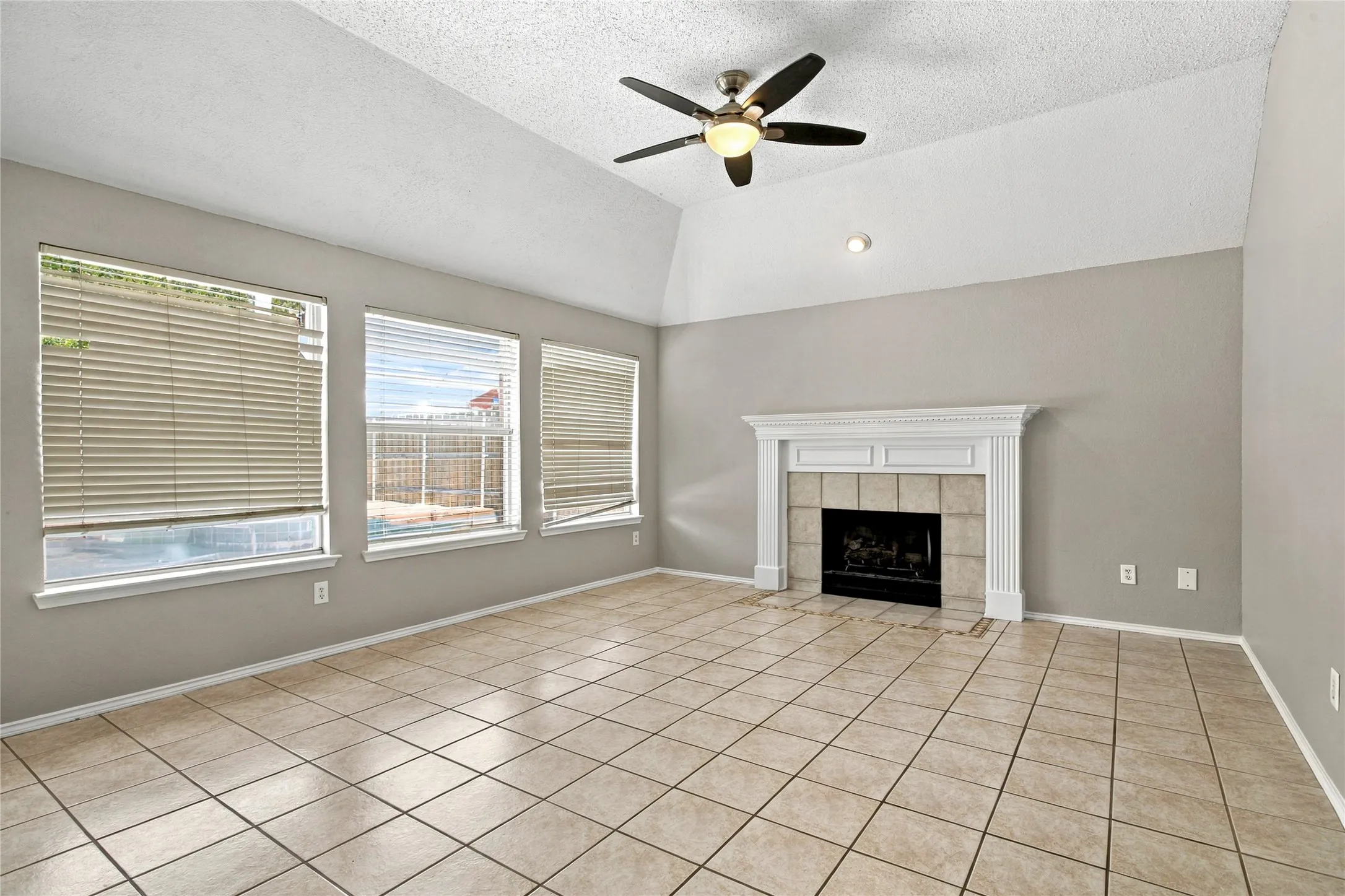 Single Family Residence For Sale in Collin County , 9510 Prestmont Place, Frisco, Texas 75035, 4 Bedroom, 2 Bathroom, 2 Garage spaces, 2,160 Sqft, built in 1995, mls#21393253, Real Estate Agent in Frisco, Homes For Sale in Collin county, Homes For Sale in Frisco, Realtor in Frisco Texas, Real Estate Brokerage Independent Realty Texas, Luminita Cordes Realtor