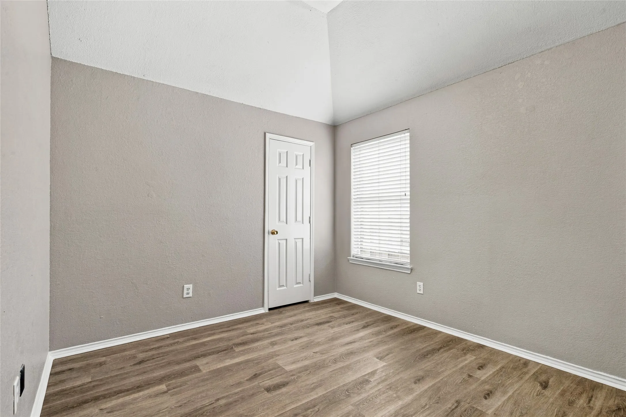 Single Family Residence For Sale in Collin County , 9510 Prestmont Place, Frisco, Texas 75035, 4 Bedroom, 2 Bathroom, 2 Garage spaces, 2,160 Sqft, built in 1995, mls#21393253, Real Estate Agent in Frisco, Homes For Sale in Collin county, Homes For Sale in Frisco, Realtor in Frisco Texas, Real Estate Brokerage Independent Realty Texas, Luminita Cordes Realtor