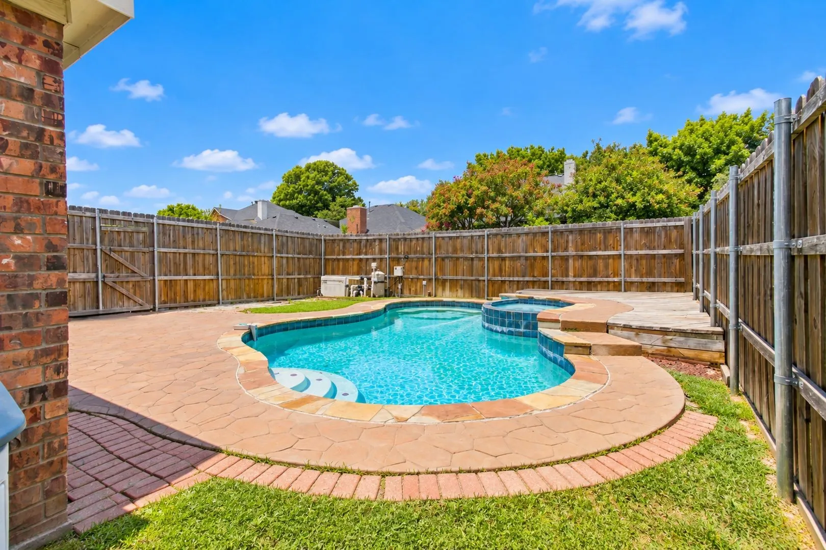 Single Family Residence For Sale in Collin County , 9510 Prestmont Place, Frisco, Texas 75035, 4 Bedroom, 2 Bathroom, 2 Garage spaces, 2,160 Sqft, built in 1995, mls#21393253, Real Estate Agent in Frisco, Homes For Sale in Collin county, Homes For Sale in Frisco, Realtor in Frisco Texas, Real Estate Brokerage Independent Realty Texas, Luminita Cordes Realtor