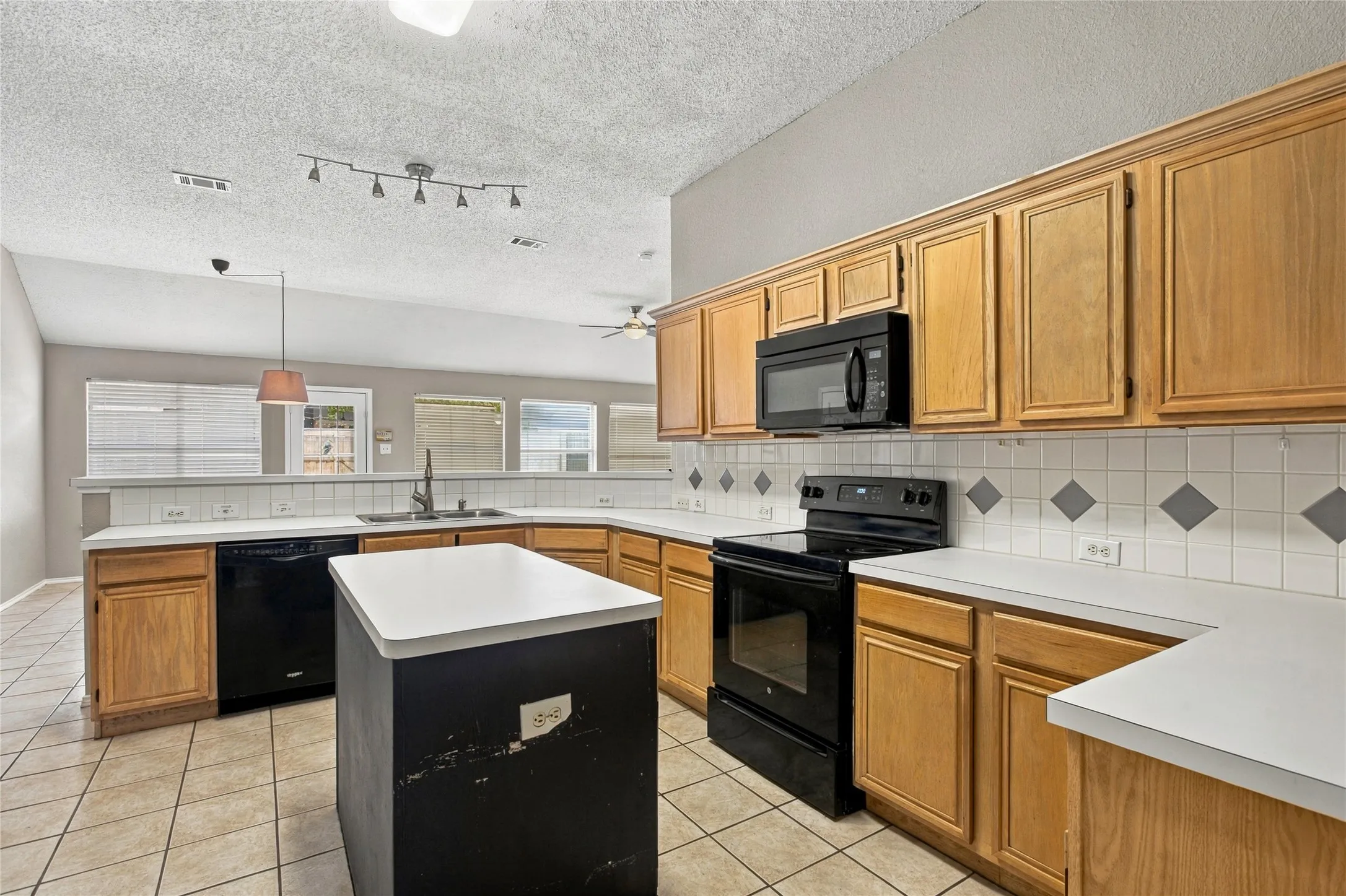 Single Family Residence For Sale in Collin County , 9510 Prestmont Place, Frisco, Texas 75035, 4 Bedroom, 2 Bathroom, 2 Garage spaces, 2,160 Sqft, built in 1995, mls#21393253, Real Estate Agent in Frisco, Homes For Sale in Collin county, Homes For Sale in Frisco, Realtor in Frisco Texas, Real Estate Brokerage Independent Realty Texas, Luminita Cordes Realtor