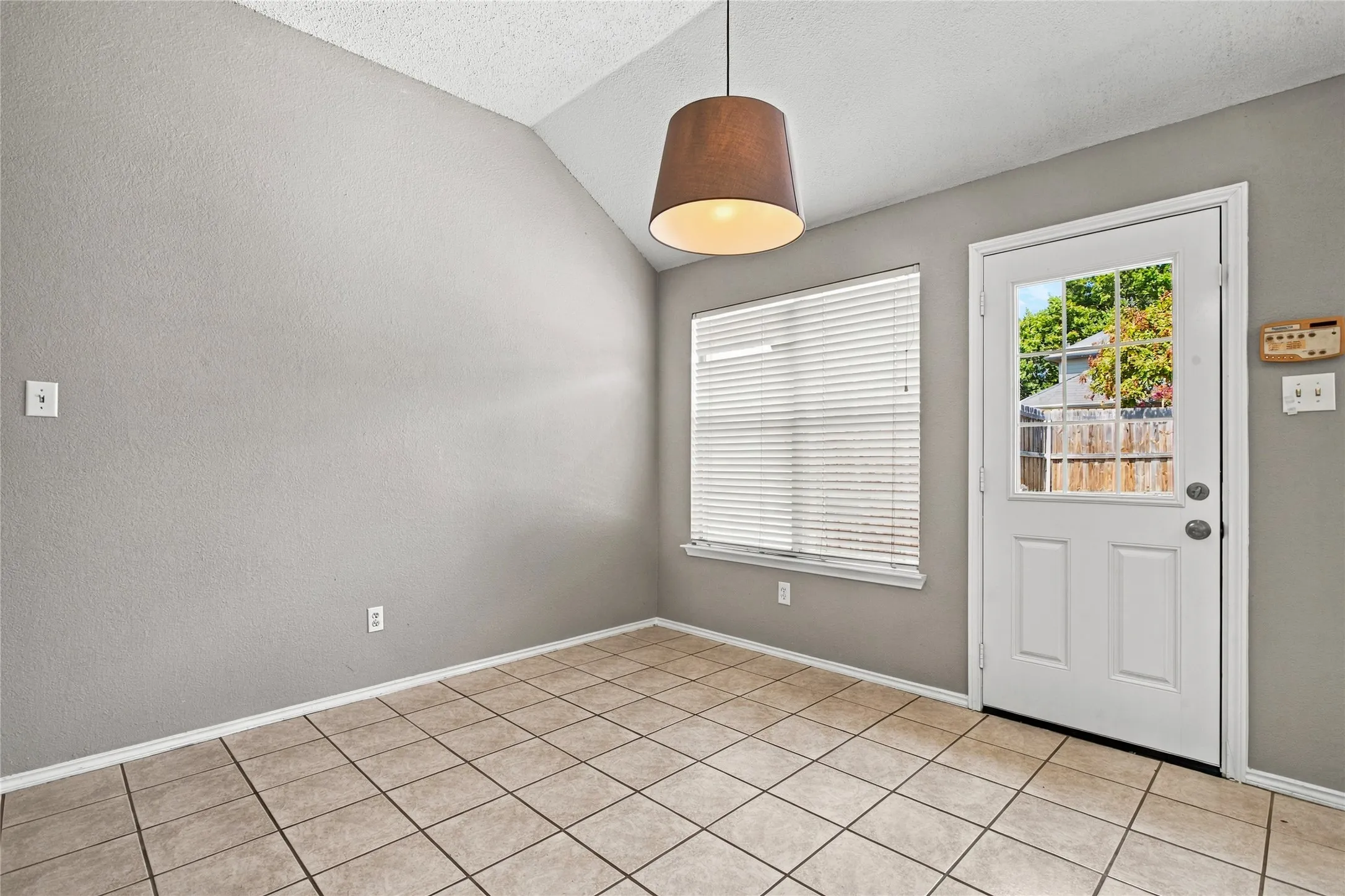 Single Family Residence For Sale in Collin County , 9510 Prestmont Place, Frisco, Texas 75035, 4 Bedroom, 2 Bathroom, 2 Garage spaces, 2,160 Sqft, built in 1995, mls#21393253, Real Estate Agent in Frisco, Homes For Sale in Collin county, Homes For Sale in Frisco, Realtor in Frisco Texas, Real Estate Brokerage Independent Realty Texas, Luminita Cordes Realtor