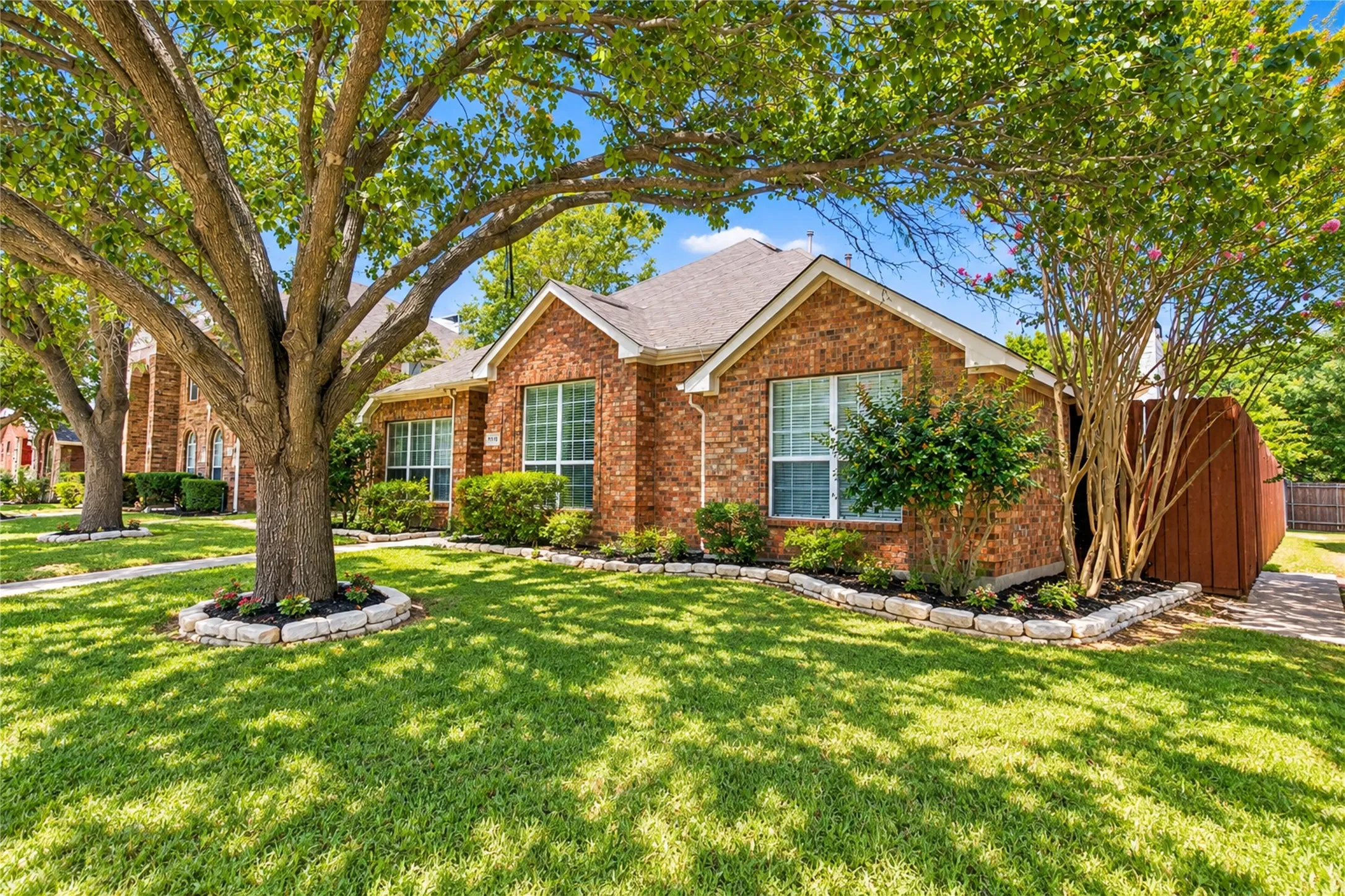 Single Family Residence For Sale in Collin County , 9510 Prestmont Place, Frisco, Texas 75035, 4 Bedroom, 2 Bathroom, 2 Garage spaces, 2,160 Sqft, built in 1995, mls#21393253, Real Estate Agent in Frisco, Homes For Sale in Collin county, Homes For Sale in Frisco, Realtor in Frisco Texas, Real Estate Brokerage Independent Realty Texas, Luminita Cordes Realtor