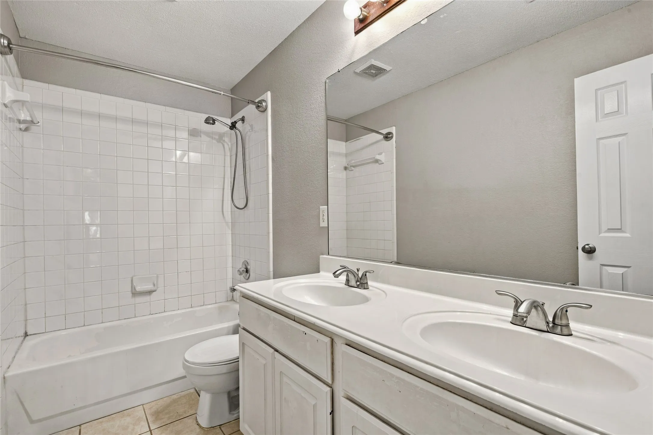 Single Family Residence For Sale in Collin County , 9510 Prestmont Place, Frisco, Texas 75035, 4 Bedroom, 2 Bathroom, 2 Garage spaces, 2,160 Sqft, built in 1995, mls#21393253, Real Estate Agent in Frisco, Homes For Sale in Collin county, Homes For Sale in Frisco, Realtor in Frisco Texas, Real Estate Brokerage Independent Realty Texas, Luminita Cordes Realtor