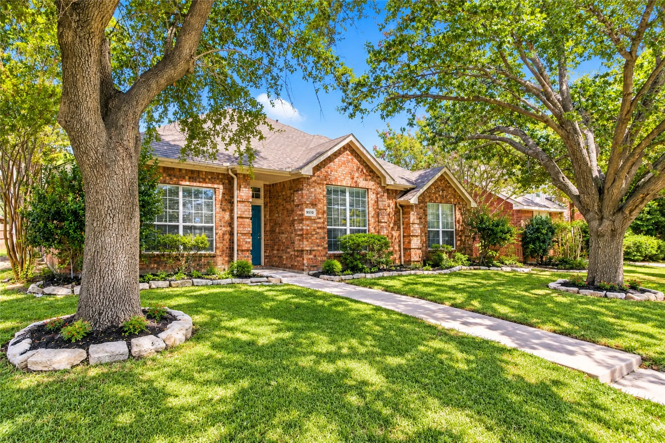 Single Family Residence For Sale in Collin County , 9510 Prestmont Place, Frisco, Texas 75035, 4 Bedroom, 2 Bathroom, 2 Garage spaces, 2,160 Sqft, built in 1995, mls#21393253, Real Estate Agent in Frisco, Homes For Sale in Collin county, Homes For Sale in Frisco, Realtor in Frisco Texas, Real Estate Brokerage Independent Realty Texas, Luminita Cordes Realtor