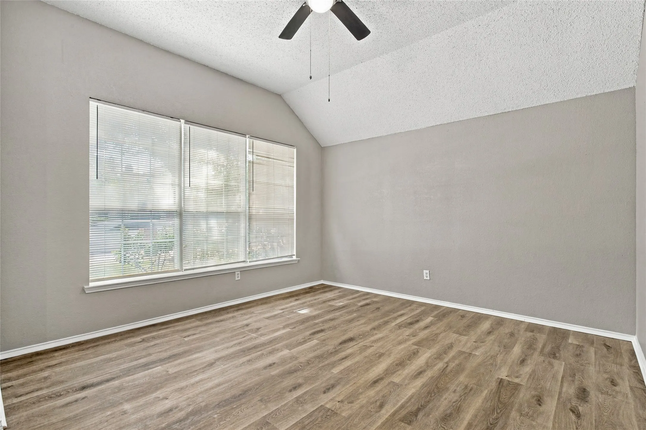 Single Family Residence For Sale in Collin County , 9510 Prestmont Place, Frisco, Texas 75035, 4 Bedroom, 2 Bathroom, 2 Garage spaces, 2,160 Sqft, built in 1995, mls#21393253, Real Estate Agent in Frisco, Homes For Sale in Collin county, Homes For Sale in Frisco, Realtor in Frisco Texas, Real Estate Brokerage Independent Realty Texas, Luminita Cordes Realtor