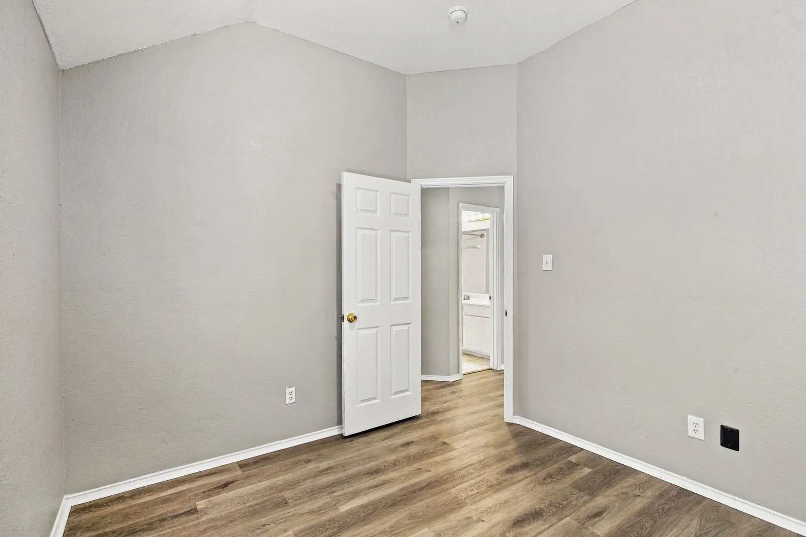 Single Family Residence For Sale in Collin County , 9510 Prestmont Place, Frisco, Texas 75035, 4 Bedroom, 2 Bathroom, 2 Garage spaces, 2,160 Sqft, built in 1995, mls#21393253, Real Estate Agent in Frisco, Homes For Sale in Collin county, Homes For Sale in Frisco, Realtor in Frisco Texas, Real Estate Brokerage Independent Realty Texas, Luminita Cordes Realtor