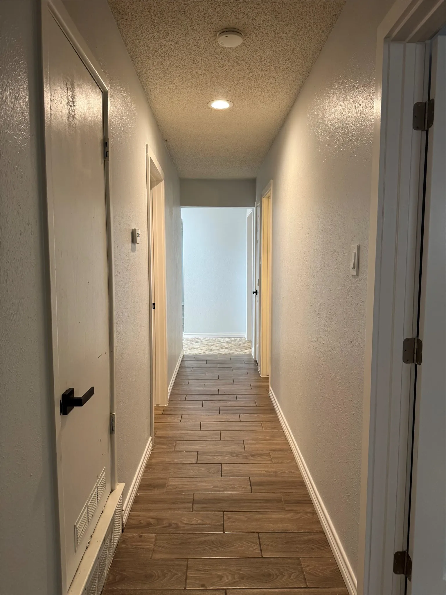 Single Family Residence For Rent in Dallas County , 2121 Oak Valley Lane, Dallas, Texas 75232, 3 Bedroom, 2 Bathroom, 2 Garage spaces, 1,738 Sqft, built in 1967, mls#21397939, Real Estate Agent in Dallas, Homes For Rent in Dallas county, Homes For Rent in Dallas, Realtor in Dallas Texas, Real Estate Brokerage Independent Realty Texas, Luminita Cordes Realtor