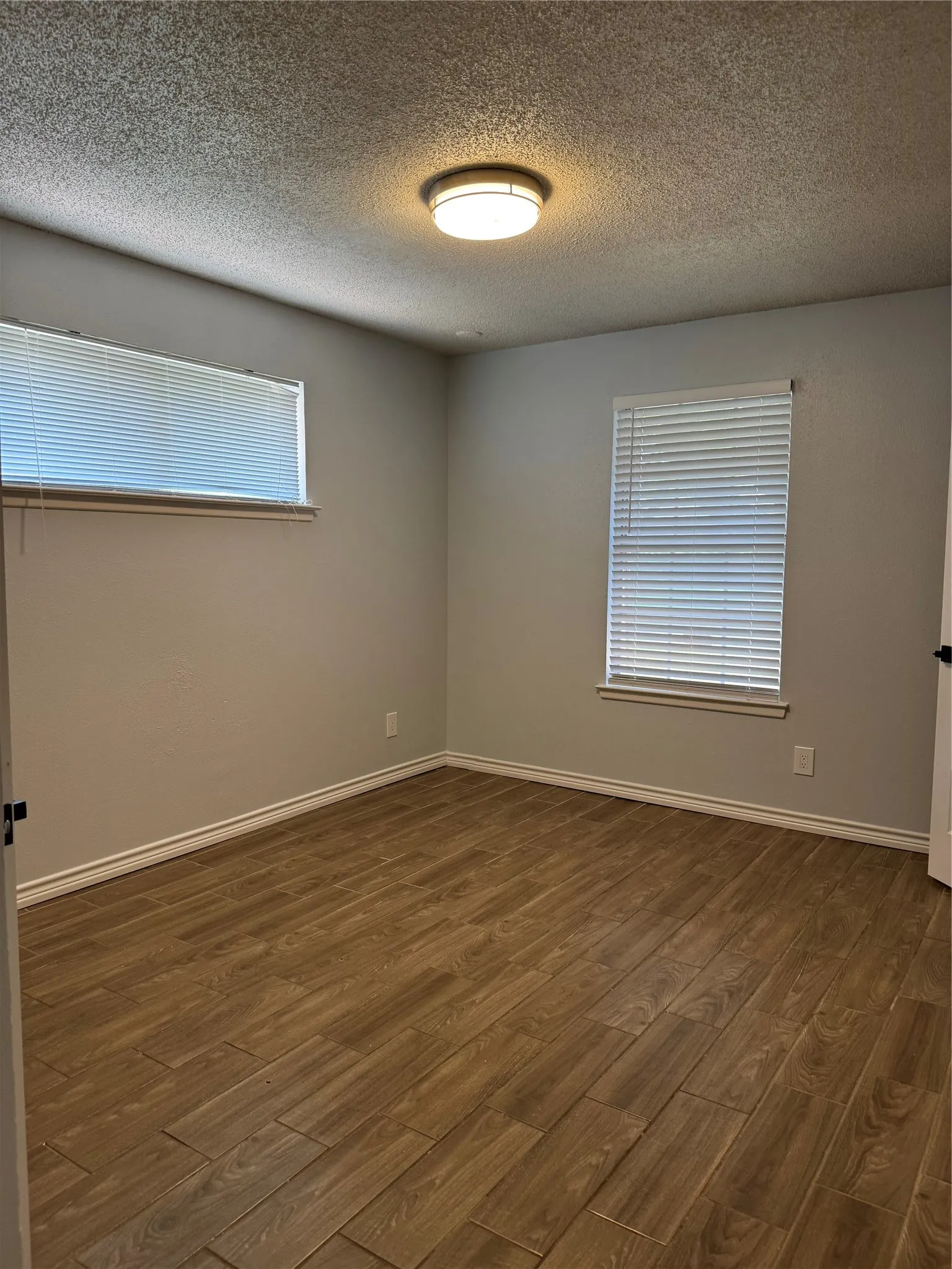 Single Family Residence For Rent in Dallas County , 2121 Oak Valley Lane, Dallas, Texas 75232, 3 Bedroom, 2 Bathroom, 2 Garage spaces, 1,738 Sqft, built in 1967, mls#21397939, Real Estate Agent in Dallas, Homes For Rent in Dallas county, Homes For Rent in Dallas, Realtor in Dallas Texas, Real Estate Brokerage Independent Realty Texas, Luminita Cordes Realtor