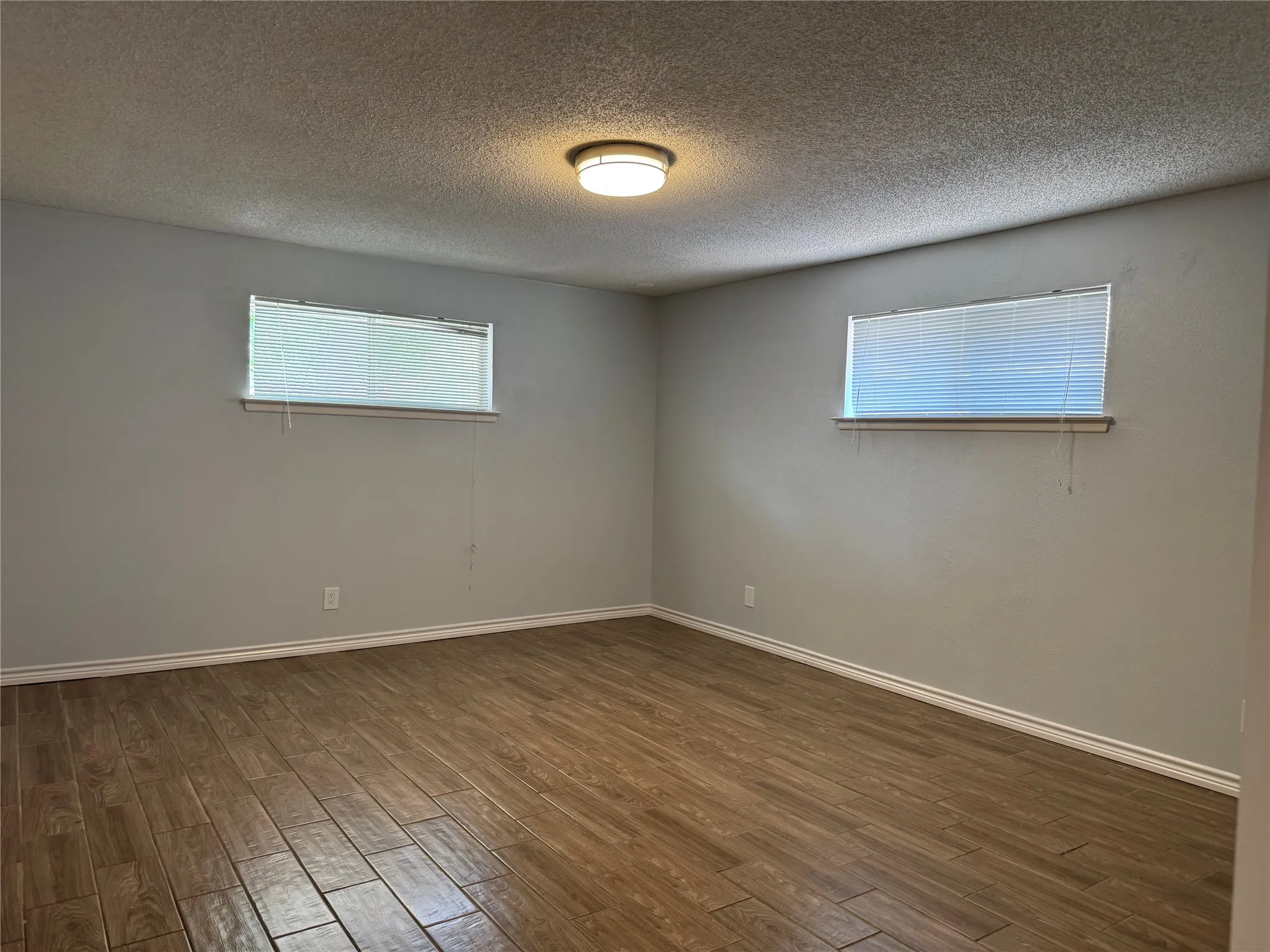 Single Family Residence For Rent in Dallas County , 2121 Oak Valley Lane, Dallas, Texas 75232, 3 Bedroom, 2 Bathroom, 2 Garage spaces, 1,738 Sqft, built in 1967, mls#21397939, Real Estate Agent in Dallas, Homes For Rent in Dallas county, Homes For Rent in Dallas, Realtor in Dallas Texas, Real Estate Brokerage Independent Realty Texas, Luminita Cordes Realtor