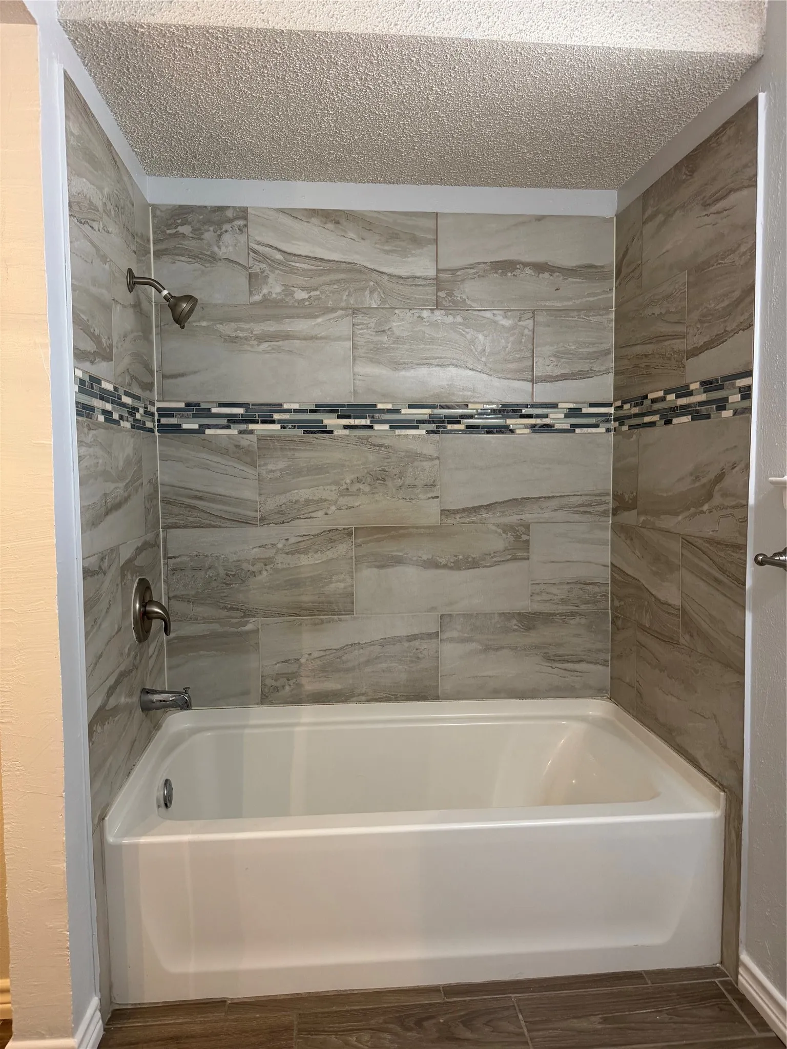 Single Family Residence For Rent in Dallas County , 2121 Oak Valley Lane, Dallas, Texas 75232, 3 Bedroom, 2 Bathroom, 2 Garage spaces, 1,738 Sqft, built in 1967, mls#21397939, Real Estate Agent in Dallas, Homes For Rent in Dallas county, Homes For Rent in Dallas, Realtor in Dallas Texas, Real Estate Brokerage Independent Realty Texas, Luminita Cordes Realtor