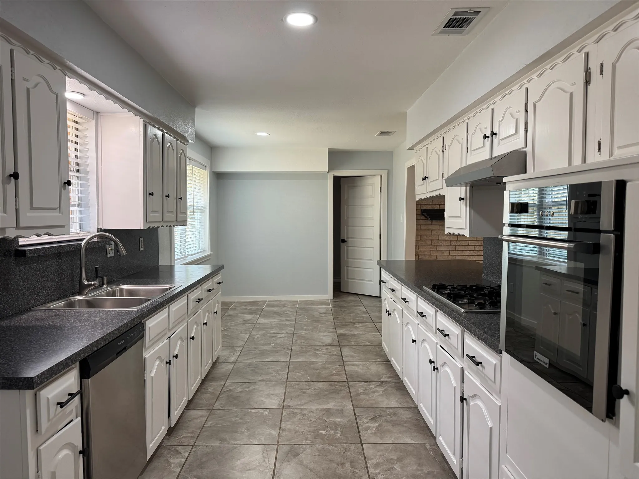 Single Family Residence For Rent in Dallas County , 2121 Oak Valley Lane, Dallas, Texas 75232, 3 Bedroom, 2 Bathroom, 2 Garage spaces, 1,738 Sqft, built in 1967, mls#21397939, Real Estate Agent in Dallas, Homes For Rent in Dallas county, Homes For Rent in Dallas, Realtor in Dallas Texas, Real Estate Brokerage Independent Realty Texas, Luminita Cordes Realtor