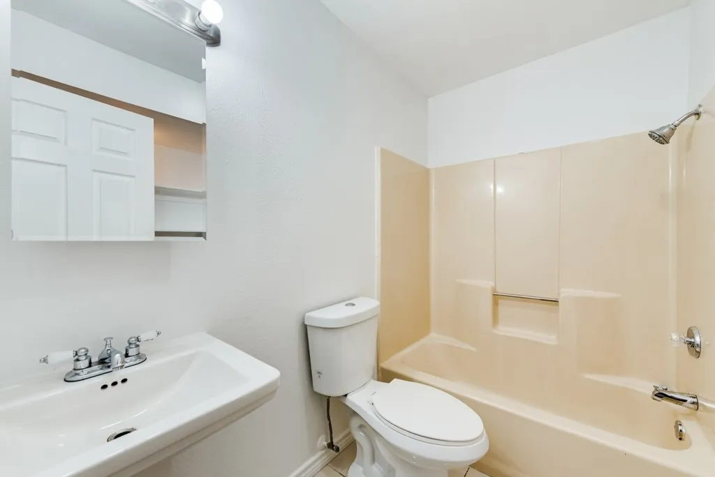 Duplex For Rent in Dallas County , 2445 Red River Street, Mesquite, Texas 75150, 2 Bedroom, 2 Bathroom, Garage spaces, 966 Sqft, built in 1983, mls#21397990, Real Estate Agent in Mesquite, Homes For Rent in Dallas county, Homes For Rent in Mesquite, Realtor in Mesquite Texas, Real Estate Brokerage Independent Realty Texas, Luminita Cordes Realtor