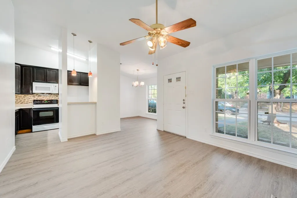 Duplex For Rent in Dallas County , 2445 Red River Street, Mesquite, Texas 75150, 2 Bedroom, 2 Bathroom, Garage spaces, 966 Sqft, built in 1983, mls#21397990, Real Estate Agent in Mesquite, Homes For Rent in Dallas county, Homes For Rent in Mesquite, Realtor in Mesquite Texas, Real Estate Brokerage Independent Realty Texas, Luminita Cordes Realtor