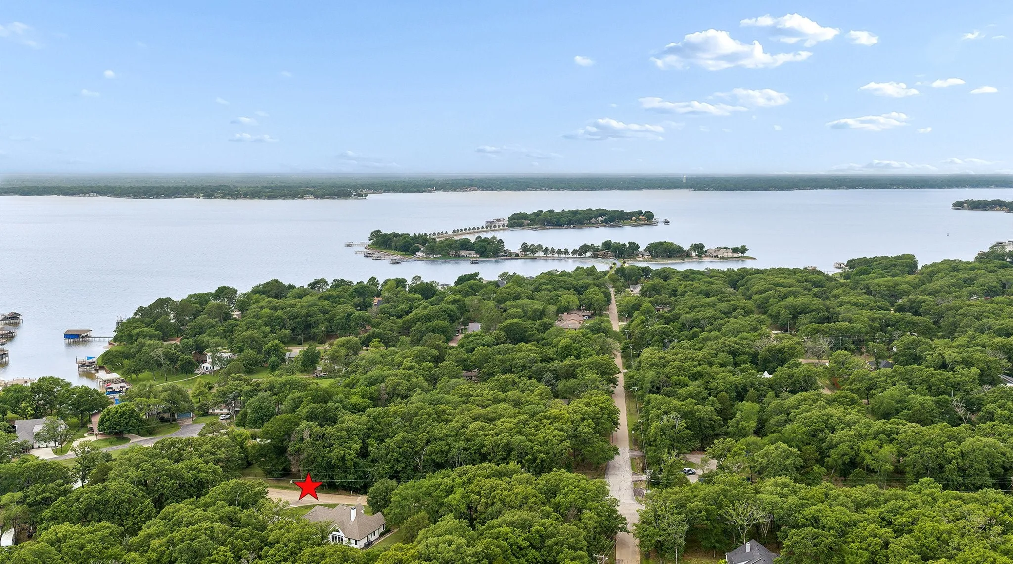 Single Family Residence For Sale in Henderson County , 109 Enchanted Drive, Enchanted Oaks, Texas 75156, 4 Bedroom, 2 Bathroom, 2 Garage spaces, 2,842 Sqft, built in 1998, mls#21397638, Real Estate Agent in Enchanted Oaks, Homes For Sale in Henderson county, Homes For Sale in Enchanted Oaks, Realtor in Enchanted Oaks Texas, Real Estate Brokerage Independent Realty Texas, Luminita Cordes Realtor