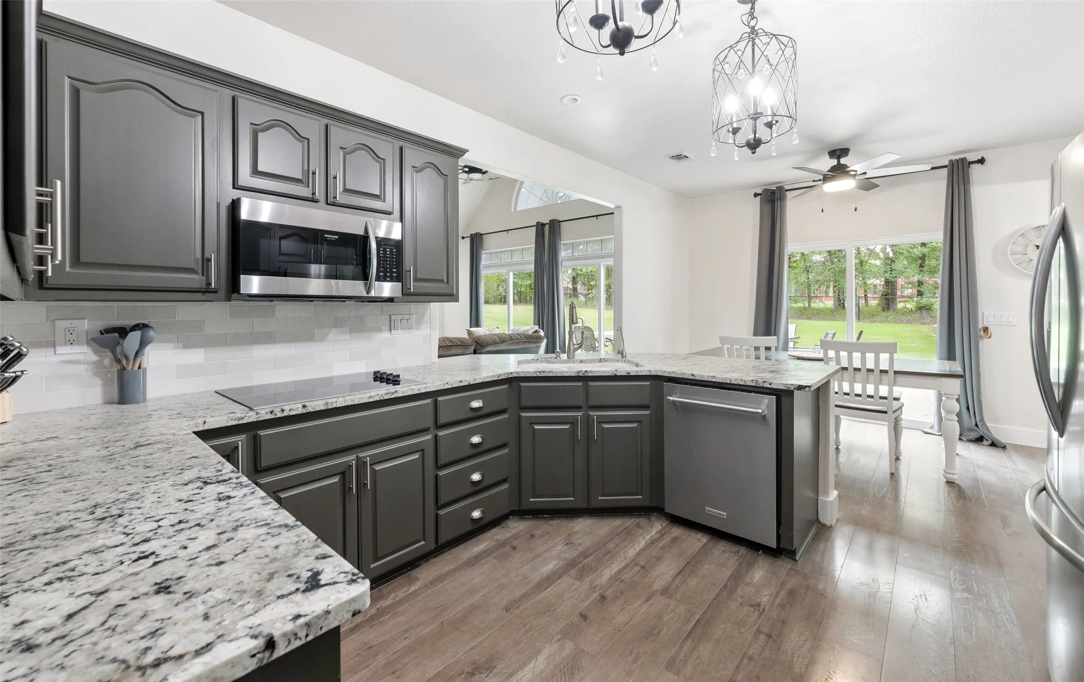 Single Family Residence For Sale in Henderson County , 109 Enchanted Drive, Enchanted Oaks, Texas 75156, 4 Bedroom, 2 Bathroom, 2 Garage spaces, 2,842 Sqft, built in 1998, mls#21397638, Real Estate Agent in Enchanted Oaks, Homes For Sale in Henderson county, Homes For Sale in Enchanted Oaks, Realtor in Enchanted Oaks Texas, Real Estate Brokerage Independent Realty Texas, Luminita Cordes Realtor