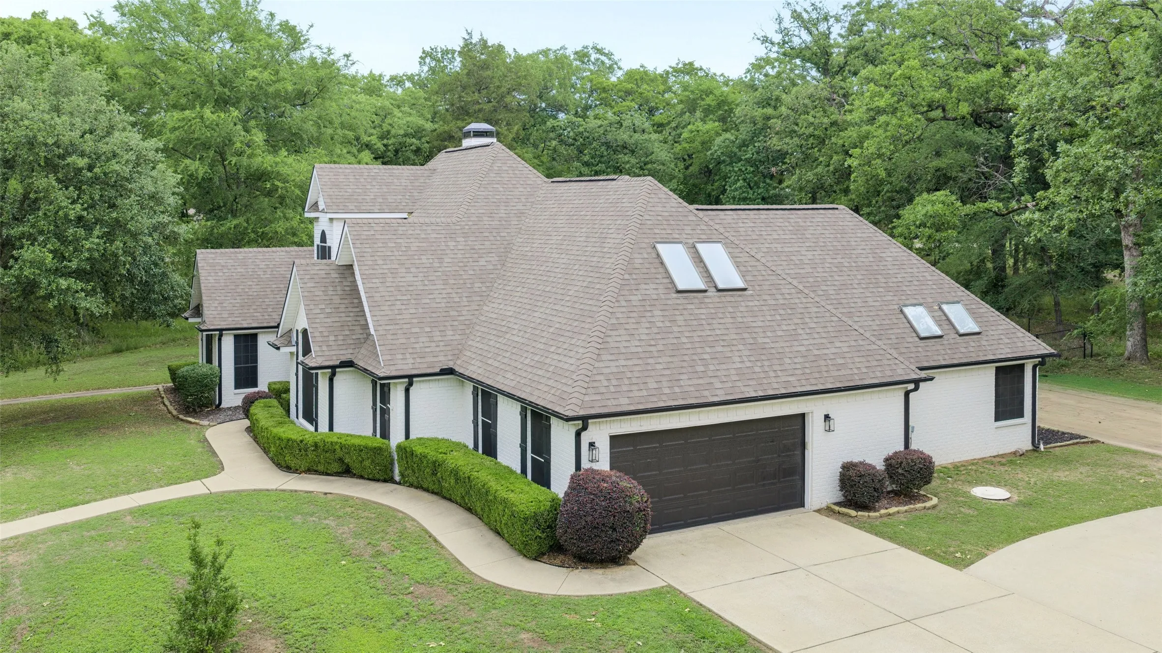 Single Family Residence For Sale in Henderson County , 109 Enchanted Drive, Enchanted Oaks, Texas 75156, 4 Bedroom, 2 Bathroom, 2 Garage spaces, 2,842 Sqft, built in 1998, mls#21397638, Real Estate Agent in Enchanted Oaks, Homes For Sale in Henderson county, Homes For Sale in Enchanted Oaks, Realtor in Enchanted Oaks Texas, Real Estate Brokerage Independent Realty Texas, Luminita Cordes Realtor