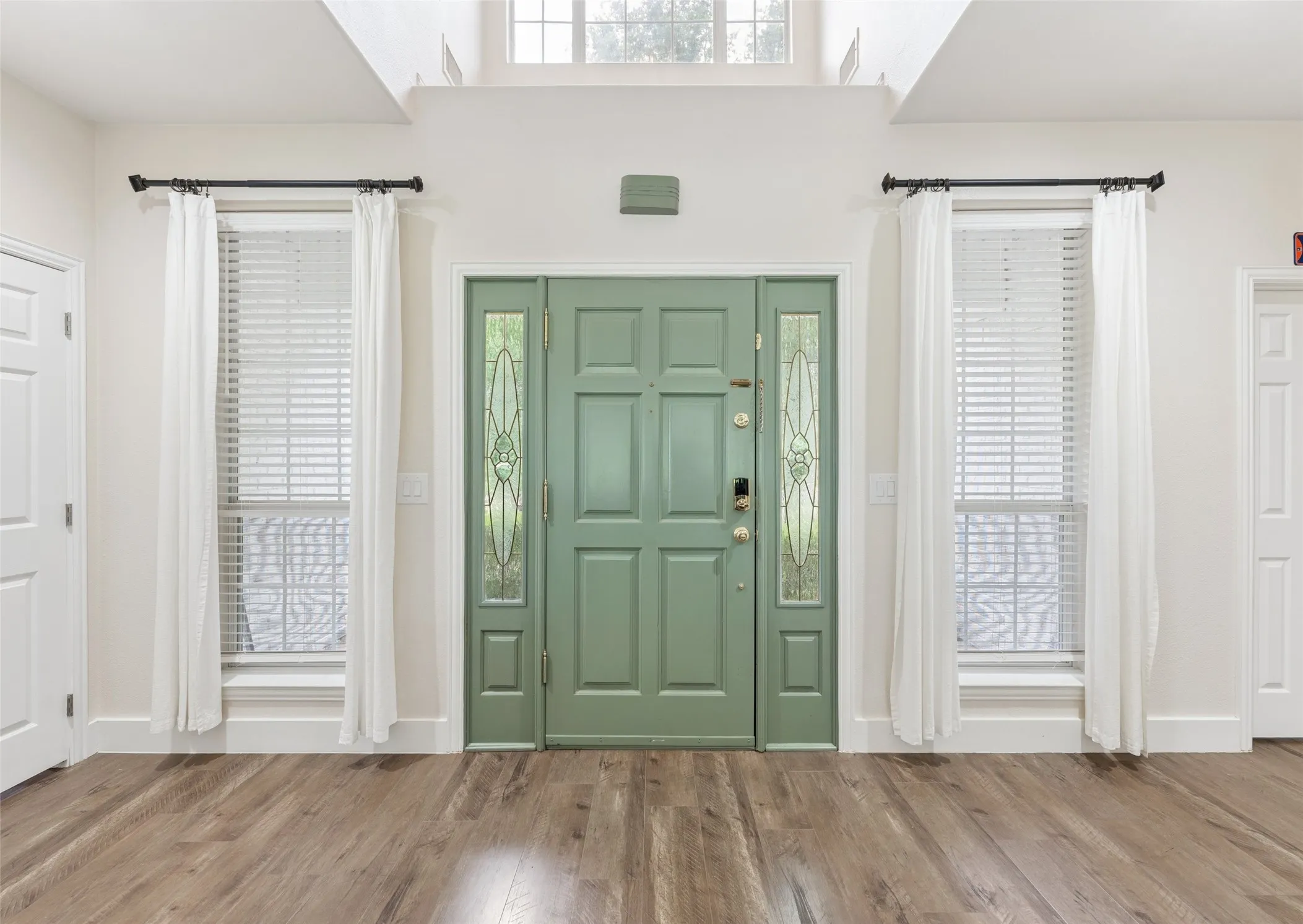Single Family Residence For Sale in Henderson County , 109 Enchanted Drive, Enchanted Oaks, Texas 75156, 4 Bedroom, 2 Bathroom, 2 Garage spaces, 2,842 Sqft, built in 1998, mls#21397638, Real Estate Agent in Enchanted Oaks, Homes For Sale in Henderson county, Homes For Sale in Enchanted Oaks, Realtor in Enchanted Oaks Texas, Real Estate Brokerage Independent Realty Texas, Luminita Cordes Realtor