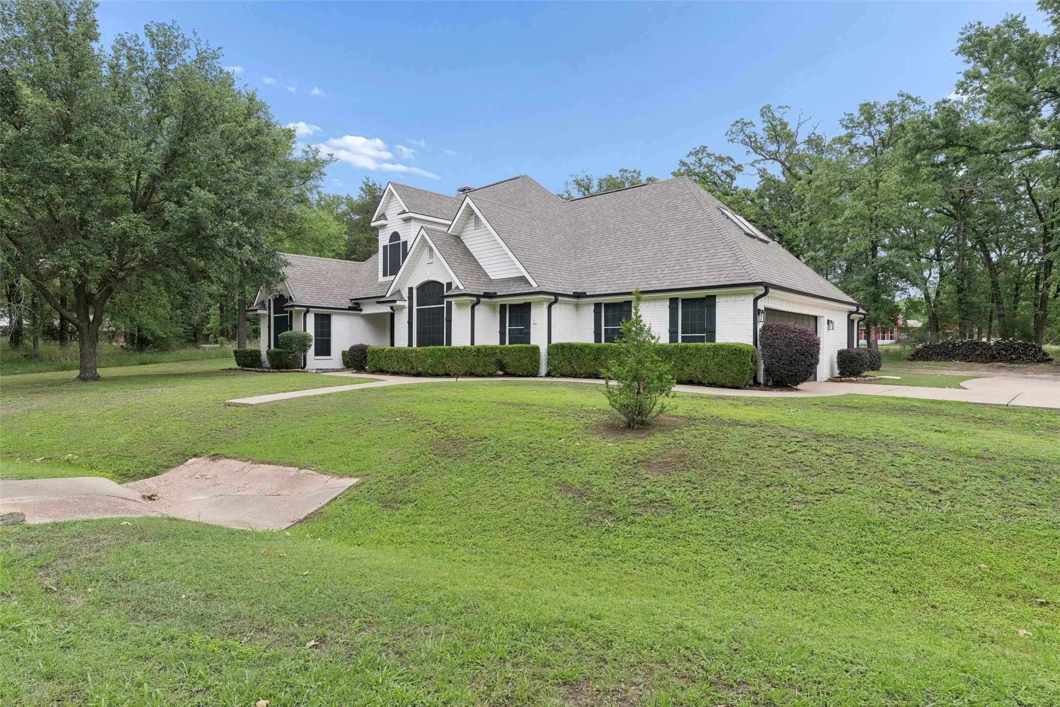 Single Family Residence For Sale in Henderson County , 109 Enchanted Drive, Enchanted Oaks, Texas 75156, 4 Bedroom, 2 Bathroom, 2 Garage spaces, 2,842 Sqft, built in 1998, mls#21397638, Real Estate Agent in Enchanted Oaks, Homes For Sale in Henderson county, Homes For Sale in Enchanted Oaks, Realtor in Enchanted Oaks Texas, Real Estate Brokerage Independent Realty Texas, Luminita Cordes Realtor