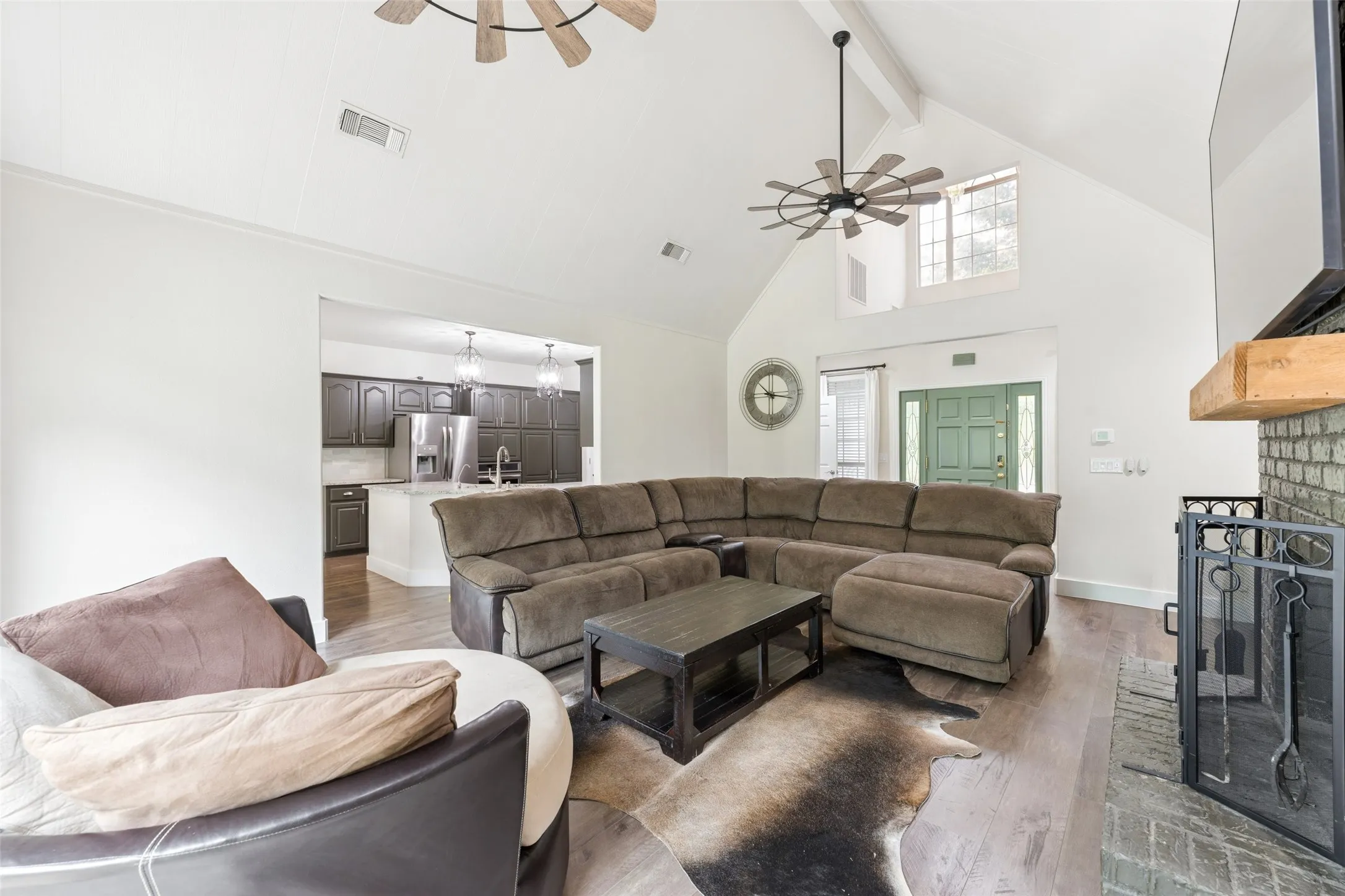 Single Family Residence For Sale in Henderson County , 109 Enchanted Drive, Enchanted Oaks, Texas 75156, 4 Bedroom, 2 Bathroom, 2 Garage spaces, 2,842 Sqft, built in 1998, mls#21397638, Real Estate Agent in Enchanted Oaks, Homes For Sale in Henderson county, Homes For Sale in Enchanted Oaks, Realtor in Enchanted Oaks Texas, Real Estate Brokerage Independent Realty Texas, Luminita Cordes Realtor