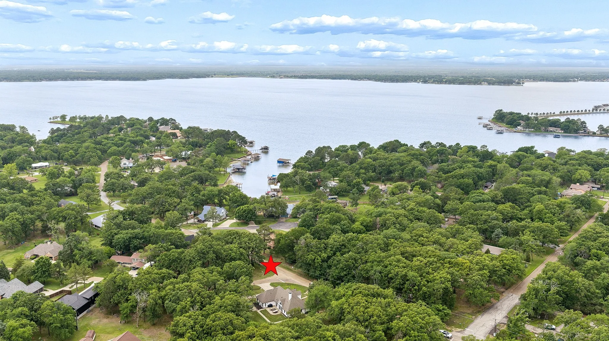 Single Family Residence For Sale in Henderson County , 109 Enchanted Drive, Enchanted Oaks, Texas 75156, 4 Bedroom, 2 Bathroom, 2 Garage spaces, 2,842 Sqft, built in 1998, mls#21397638, Real Estate Agent in Enchanted Oaks, Homes For Sale in Henderson county, Homes For Sale in Enchanted Oaks, Realtor in Enchanted Oaks Texas, Real Estate Brokerage Independent Realty Texas, Luminita Cordes Realtor