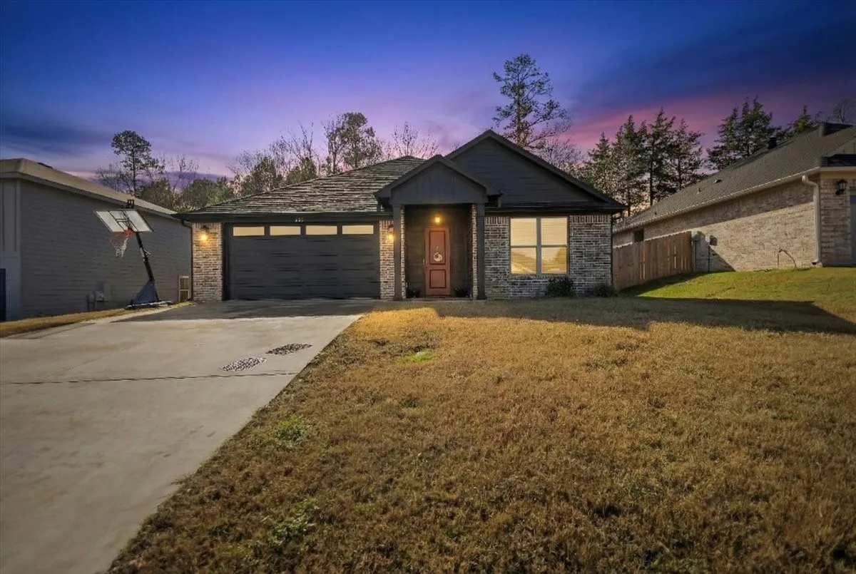 Single Family Residence For Sale in Upshur County , 237 Oak Valley Drive, Gilmer, Texas 75644, 3 Bedroom, 2 Bathroom, 2 Garage spaces, 1,714 Sqft, built in 2023, mls#21398040, Real Estate Agent in Gilmer, Homes For Sale in Upshur county, Homes For Sale in Gilmer, Realtor in Gilmer Texas, Real Estate Brokerage Independent Realty Texas, Luminita Cordes Realtor