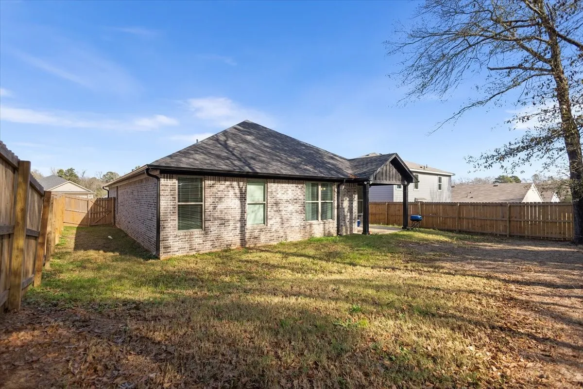 Single Family Residence For Sale in Upshur County , 237 Oak Valley Drive, Gilmer, Texas 75644, 3 Bedroom, 2 Bathroom, 2 Garage spaces, 1,714 Sqft, built in 2023, mls#21398040, Real Estate Agent in Gilmer, Homes For Sale in Upshur county, Homes For Sale in Gilmer, Realtor in Gilmer Texas, Real Estate Brokerage Independent Realty Texas, Luminita Cordes Realtor
