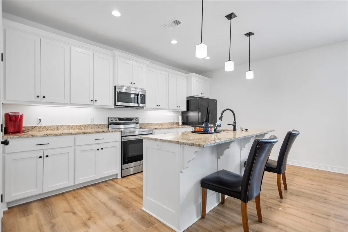 Single Family Residence For Sale in Upshur County , 237 Oak Valley Drive, Gilmer, Texas 75644, 3 Bedroom, 2 Bathroom, 2 Garage spaces, 1,714 Sqft, built in 2023, mls#21398040, Real Estate Agent in Gilmer, Homes For Sale in Upshur county, Homes For Sale in Gilmer, Realtor in Gilmer Texas, Real Estate Brokerage Independent Realty Texas, Luminita Cordes Realtor