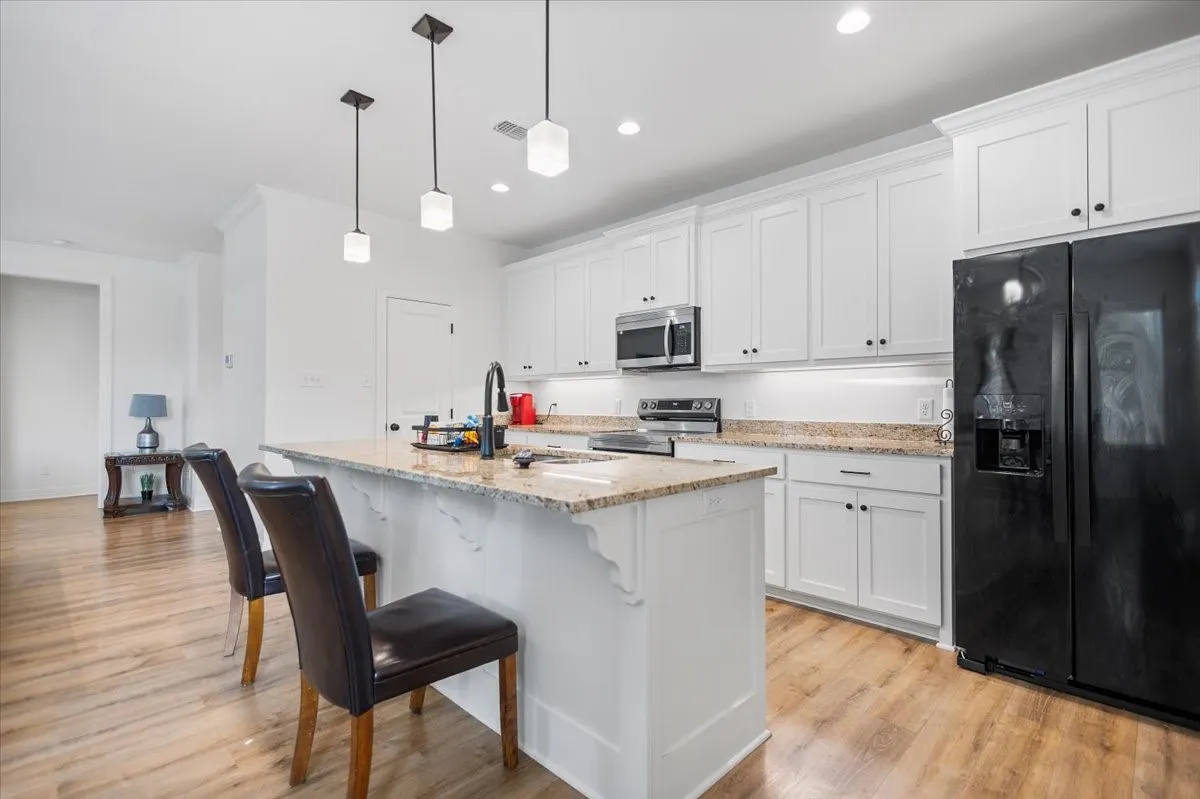 Single Family Residence For Sale in Upshur County , 237 Oak Valley Drive, Gilmer, Texas 75644, 3 Bedroom, 2 Bathroom, 2 Garage spaces, 1,714 Sqft, built in 2023, mls#21398040, Real Estate Agent in Gilmer, Homes For Sale in Upshur county, Homes For Sale in Gilmer, Realtor in Gilmer Texas, Real Estate Brokerage Independent Realty Texas, Luminita Cordes Realtor