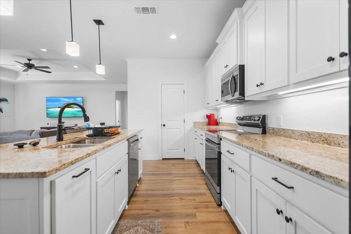 Single Family Residence For Sale in Upshur County , 237 Oak Valley Drive, Gilmer, Texas 75644, 3 Bedroom, 2 Bathroom, 2 Garage spaces, 1,714 Sqft, built in 2023, mls#21398040, Real Estate Agent in Gilmer, Homes For Sale in Upshur county, Homes For Sale in Gilmer, Realtor in Gilmer Texas, Real Estate Brokerage Independent Realty Texas, Luminita Cordes Realtor