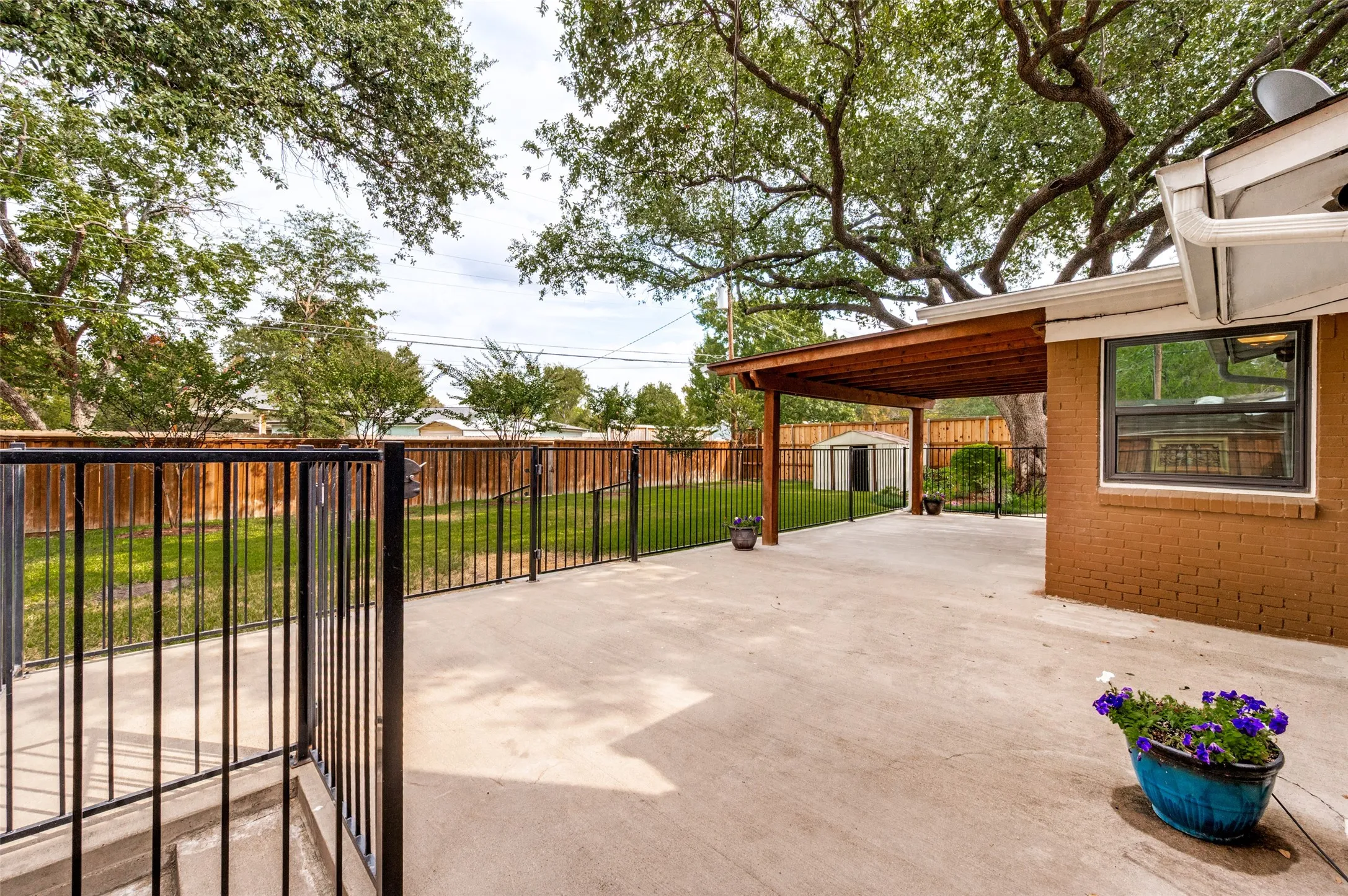 Single Family Residence For Sale in Dallas County , 3259 Saint Croix Drive, Dallas, Texas 75229, 3 Bedroom, 2 Bathroom, 2 Garage spaces, 1,751 Sqft, built in 1960, mls#21396115, Real Estate Agent in Dallas, Homes For Sale in Dallas county, Homes For Sale in Dallas, Realtor in Dallas Texas, Real Estate Brokerage Independent Realty Texas, Luminita Cordes Realtor